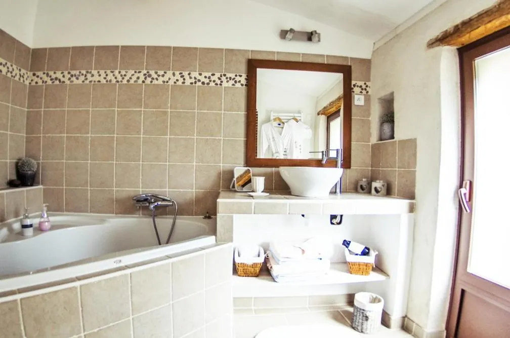 Other in L'Abri du Poète