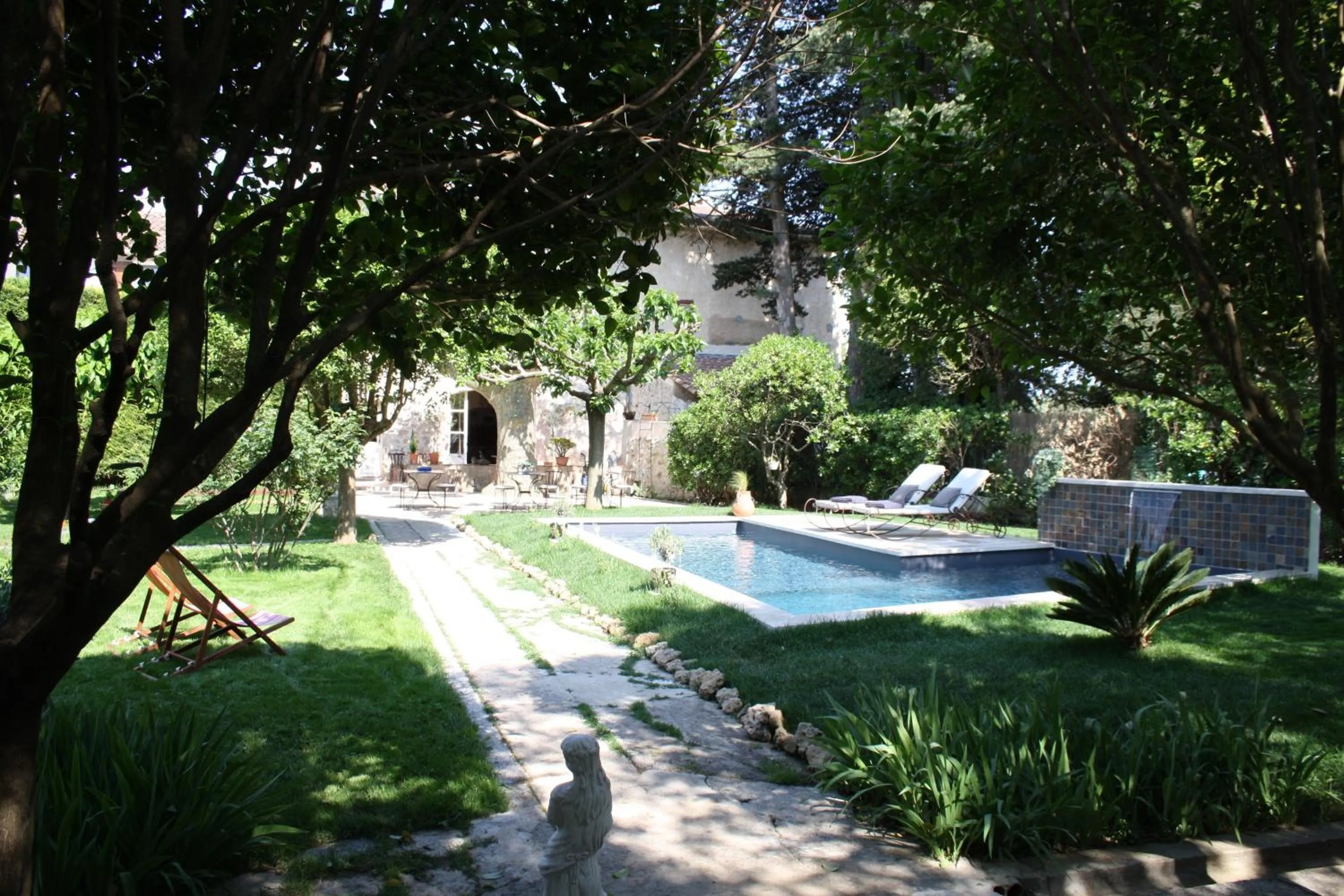 Facade/entrance in L'Abri du Poète