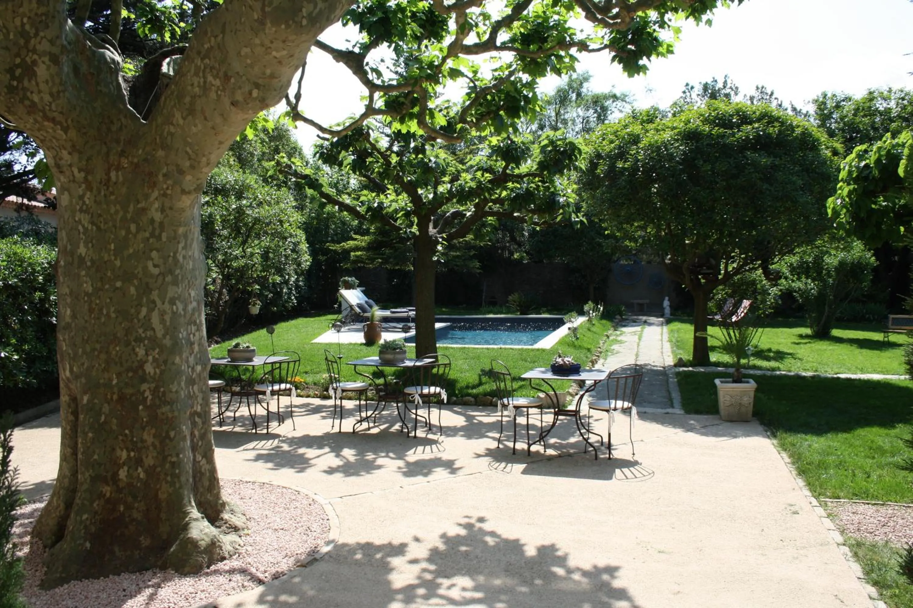 Patio in L'Abri du Poète