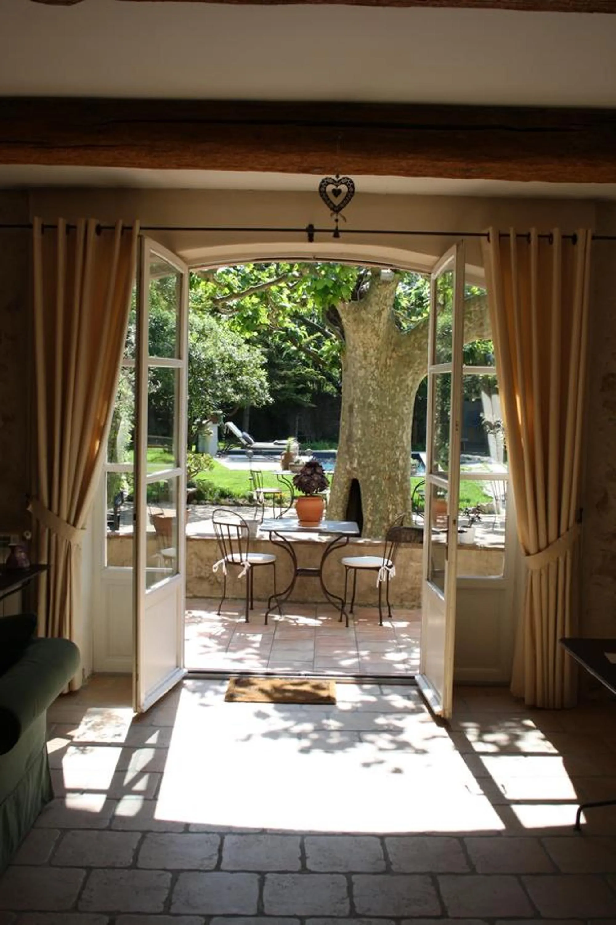 Patio in L'Abri du Poète