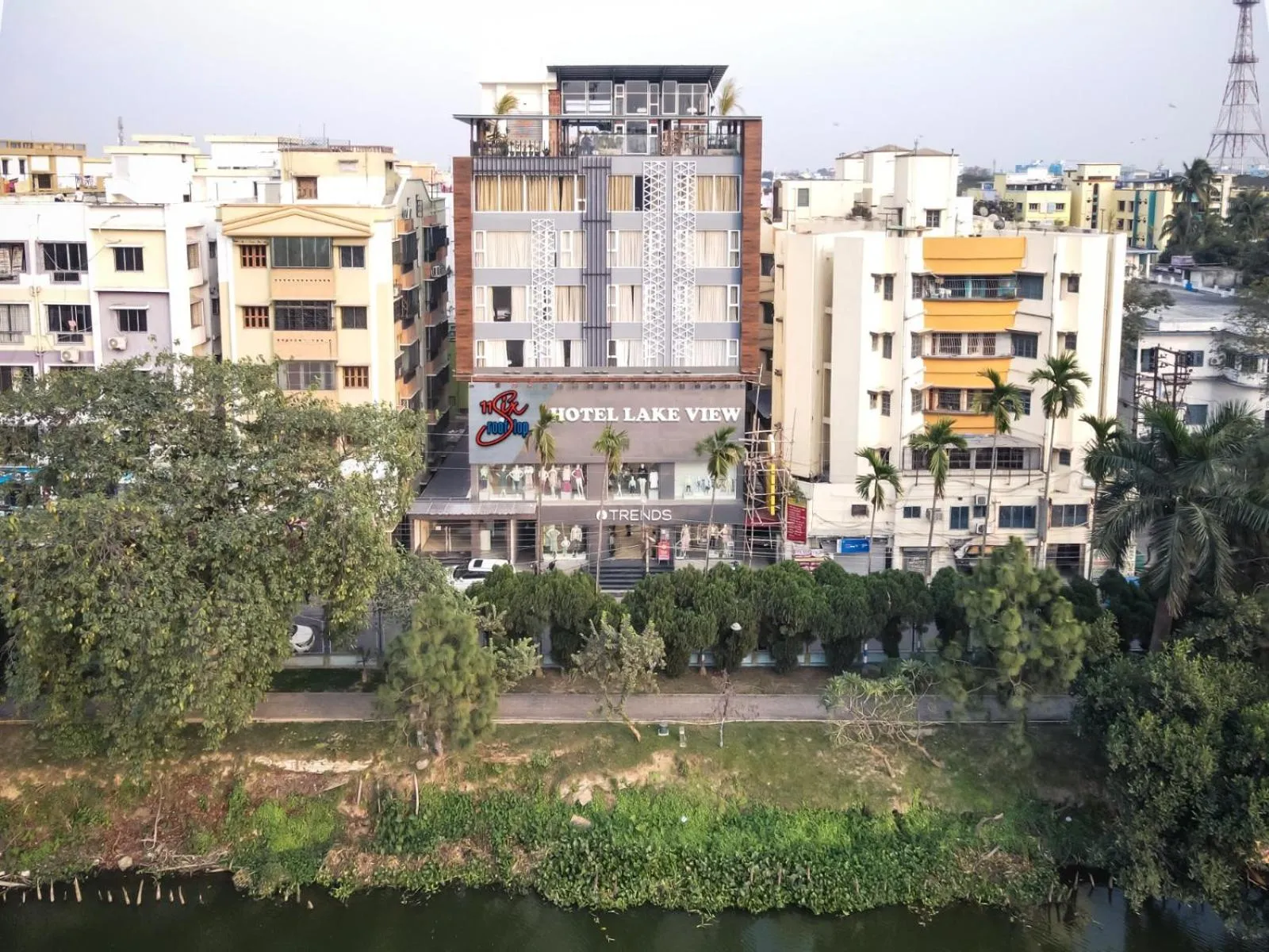 Property building in HOTEL LAKE VIEW