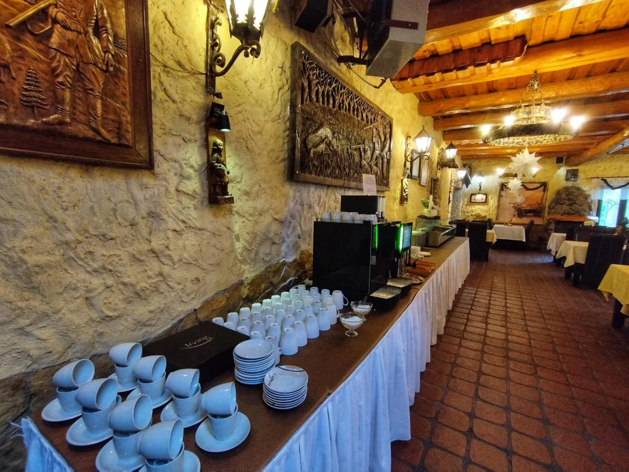 Restaurant/places to eat in Motel Tower