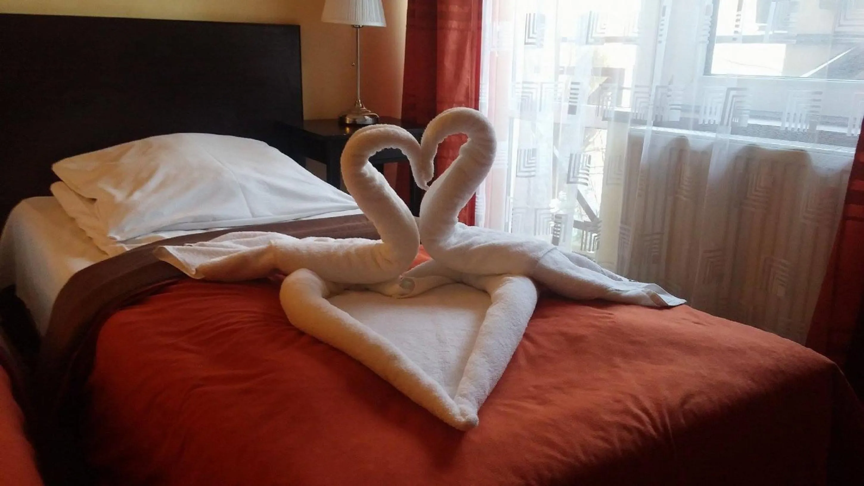 Photo of the whole room, Bed in Motel Tower