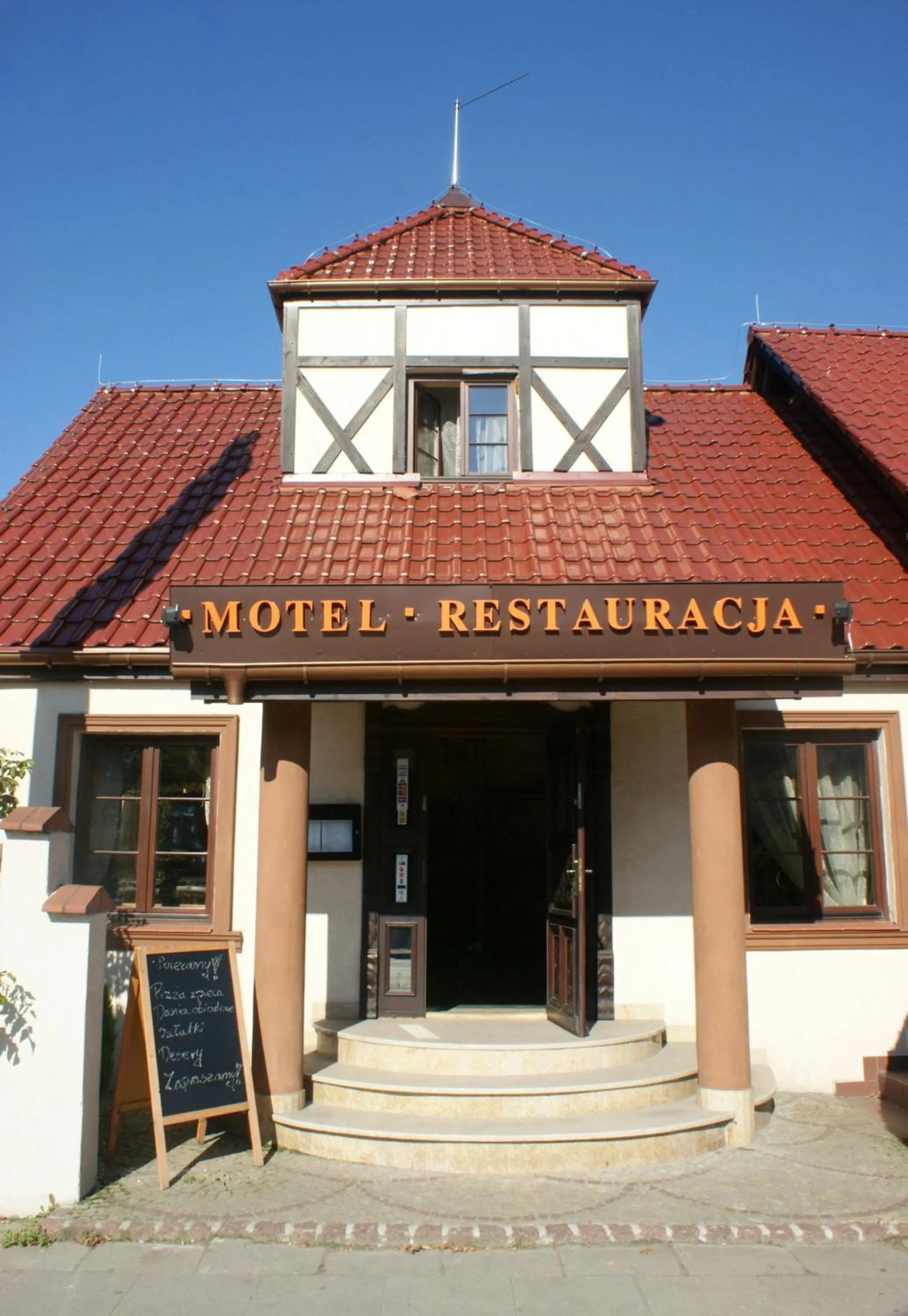 Facade/entrance in Motel Tower