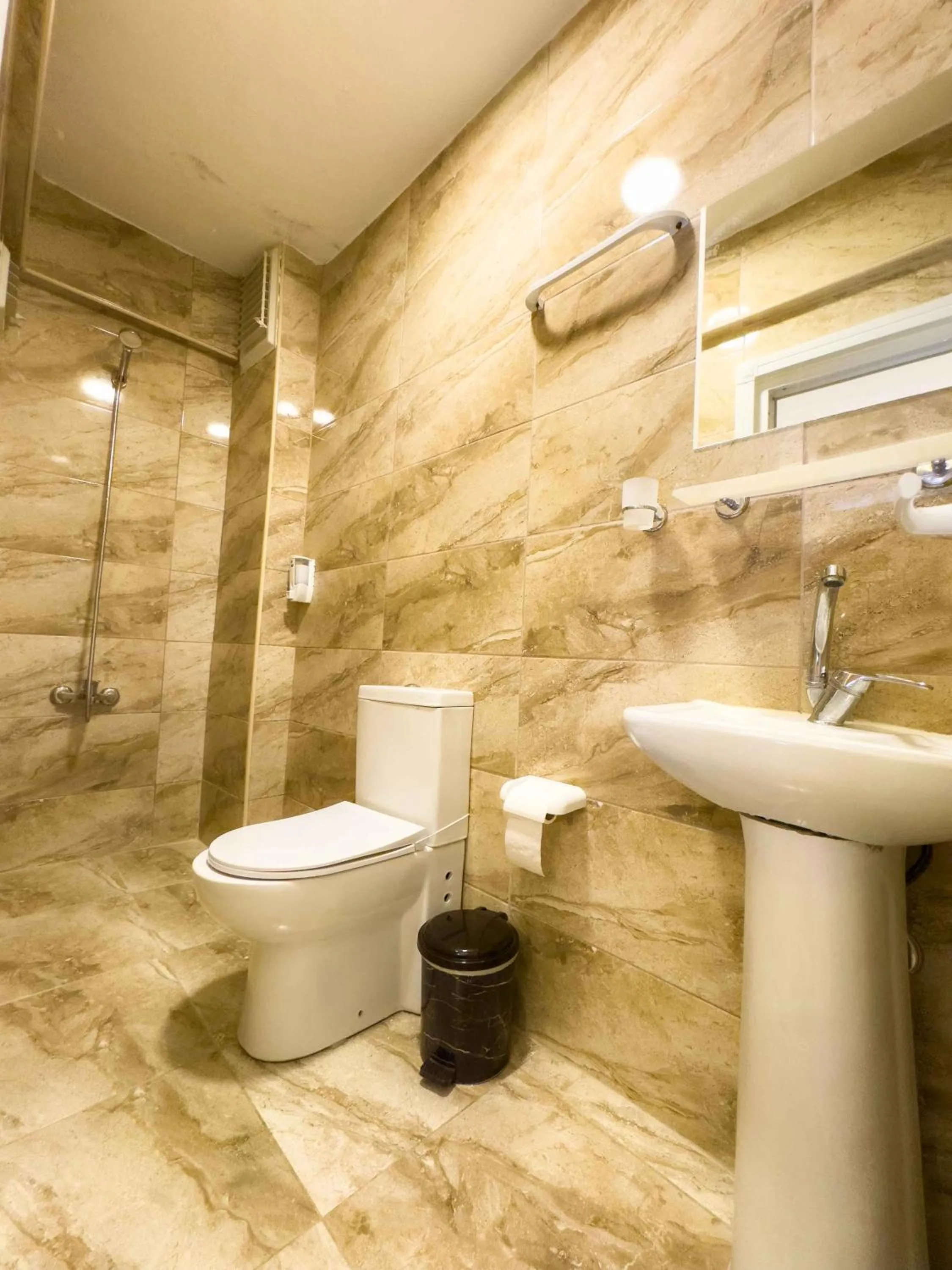 Shower in Öz Dünya Hotel