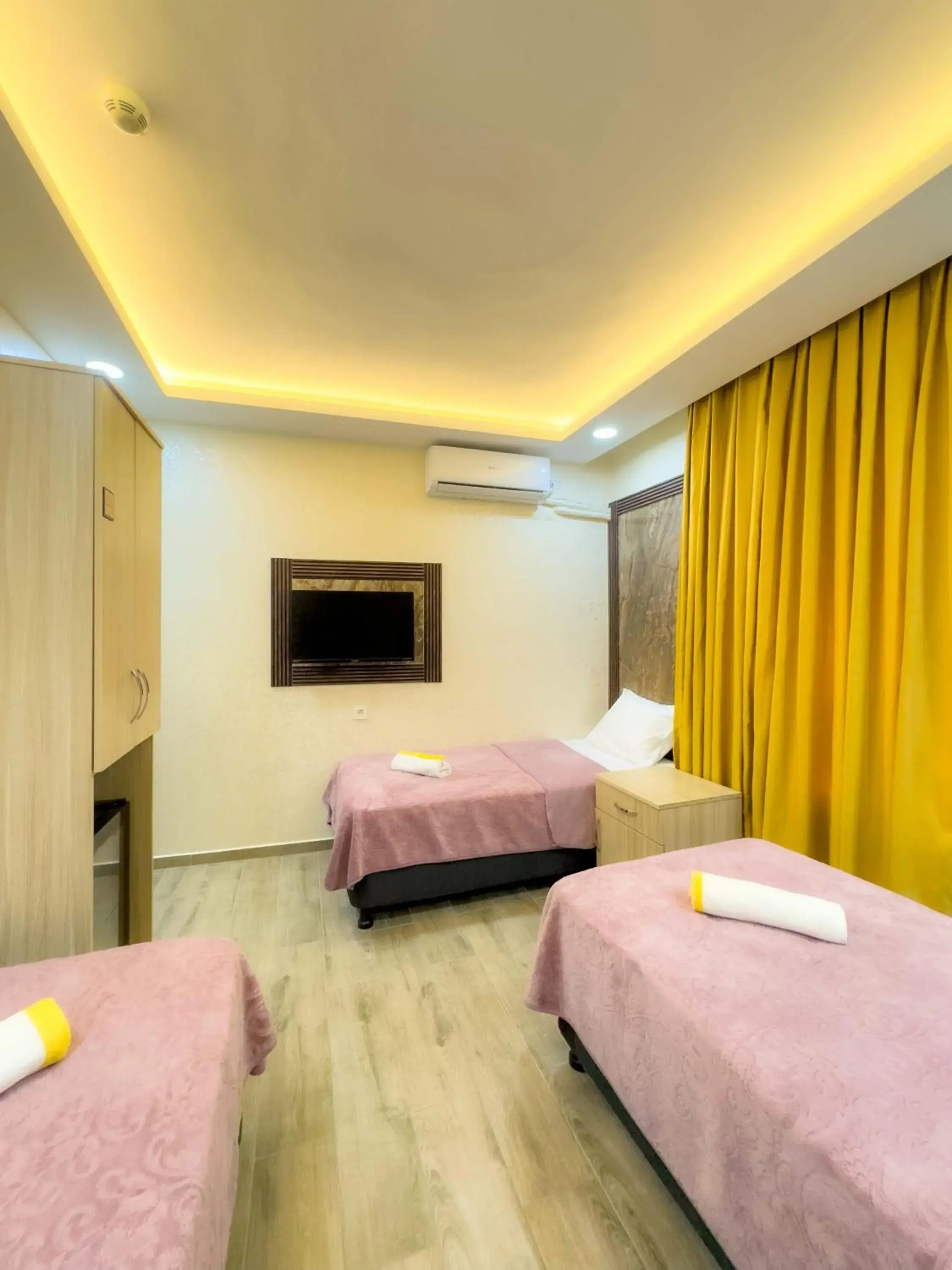 Economy Triple Room in Öz Dünya Hotel Economy Triple Room in Öz Dünya Hotel