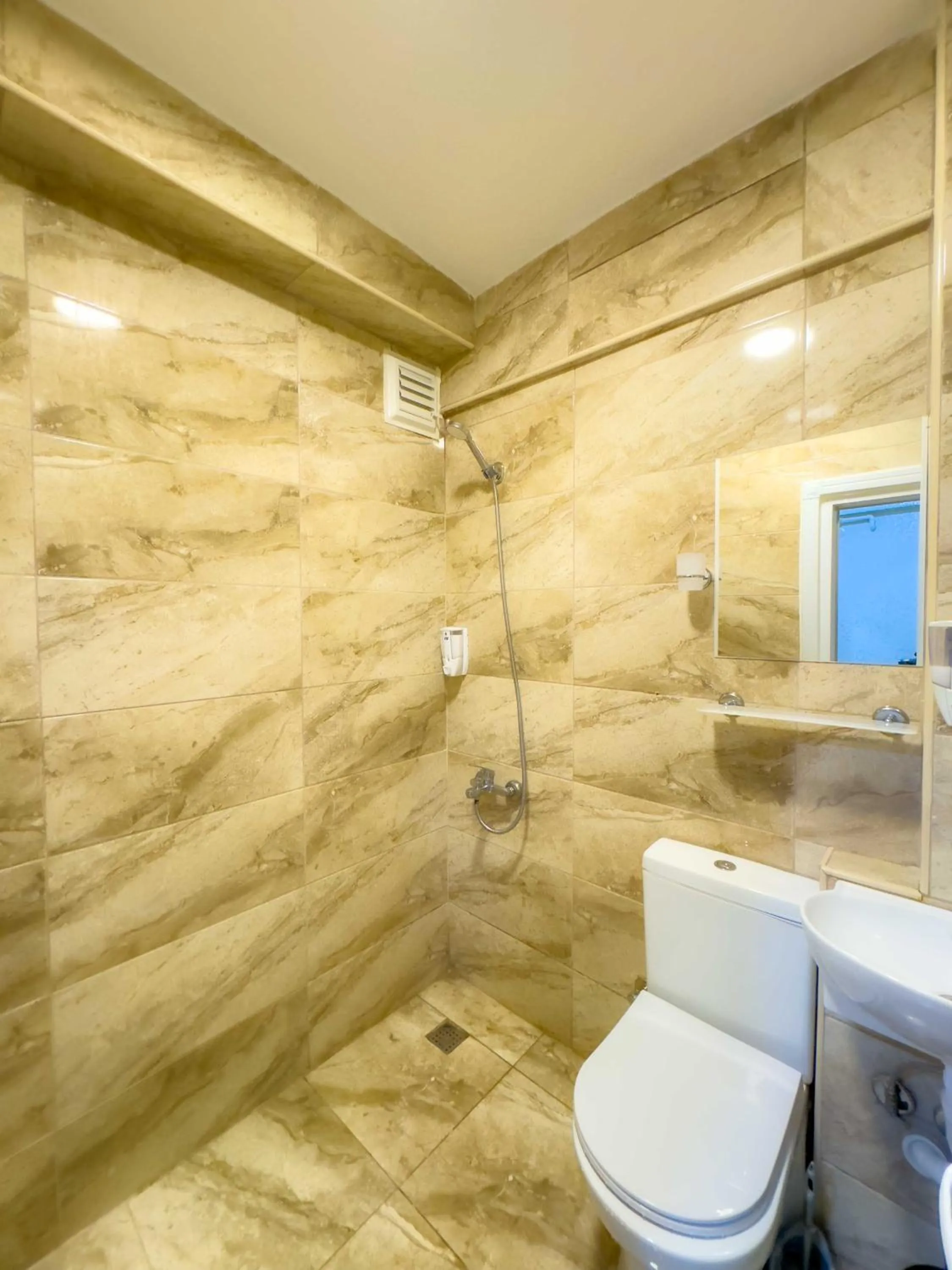 Shower in Öz Dünya Hotel