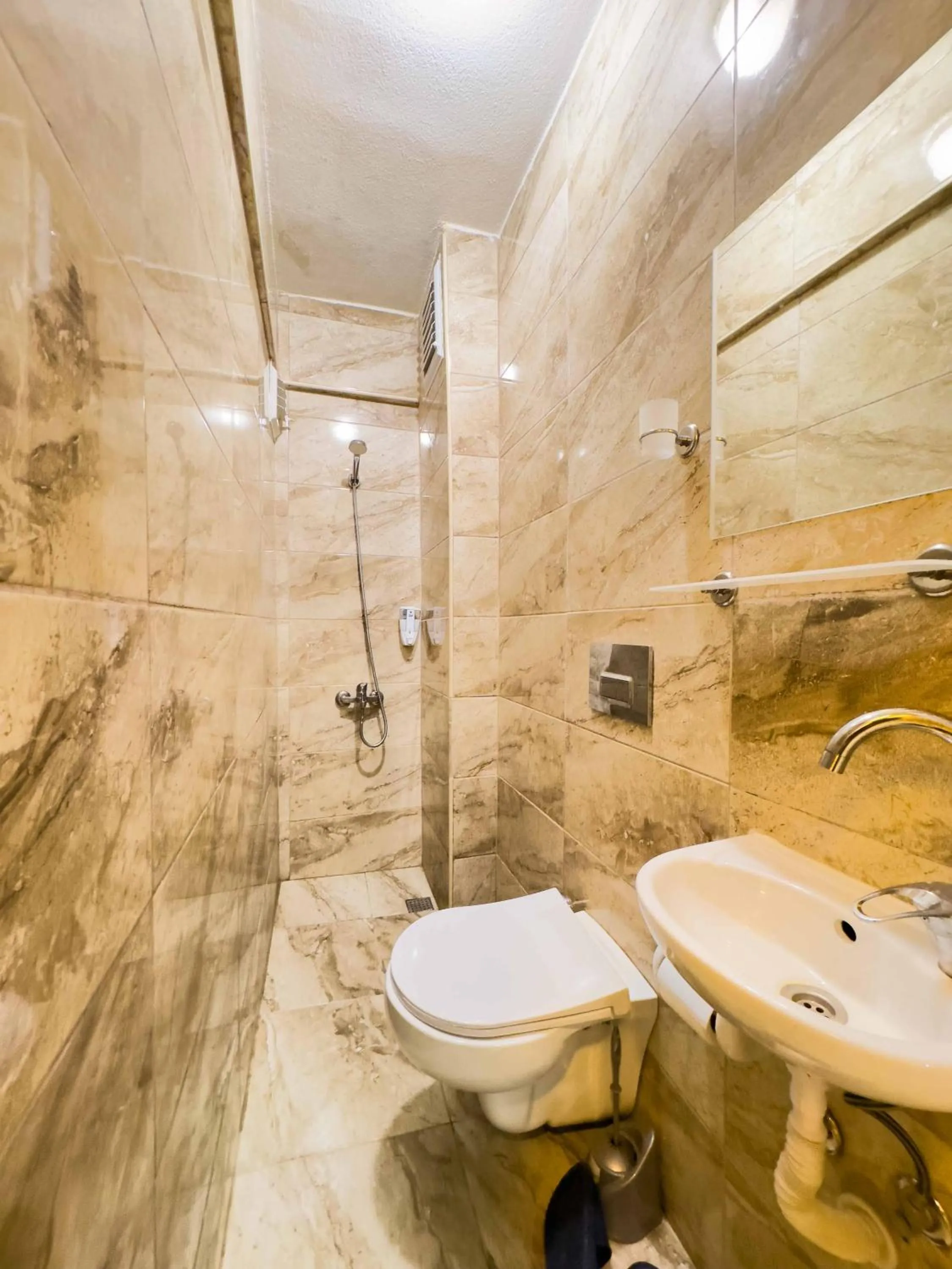 Shower in Öz Dünya Hotel