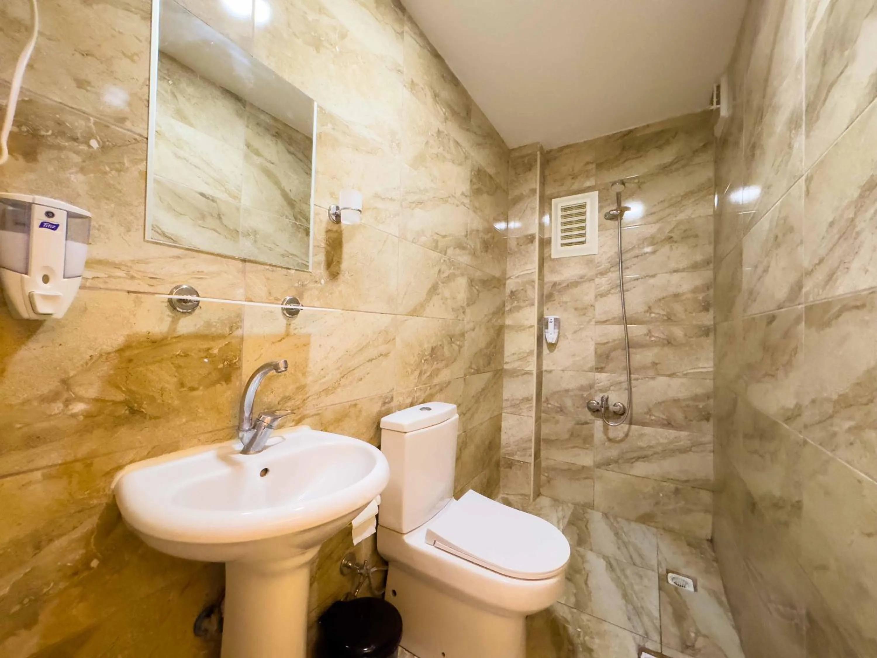 Shower in Öz Dünya Hotel