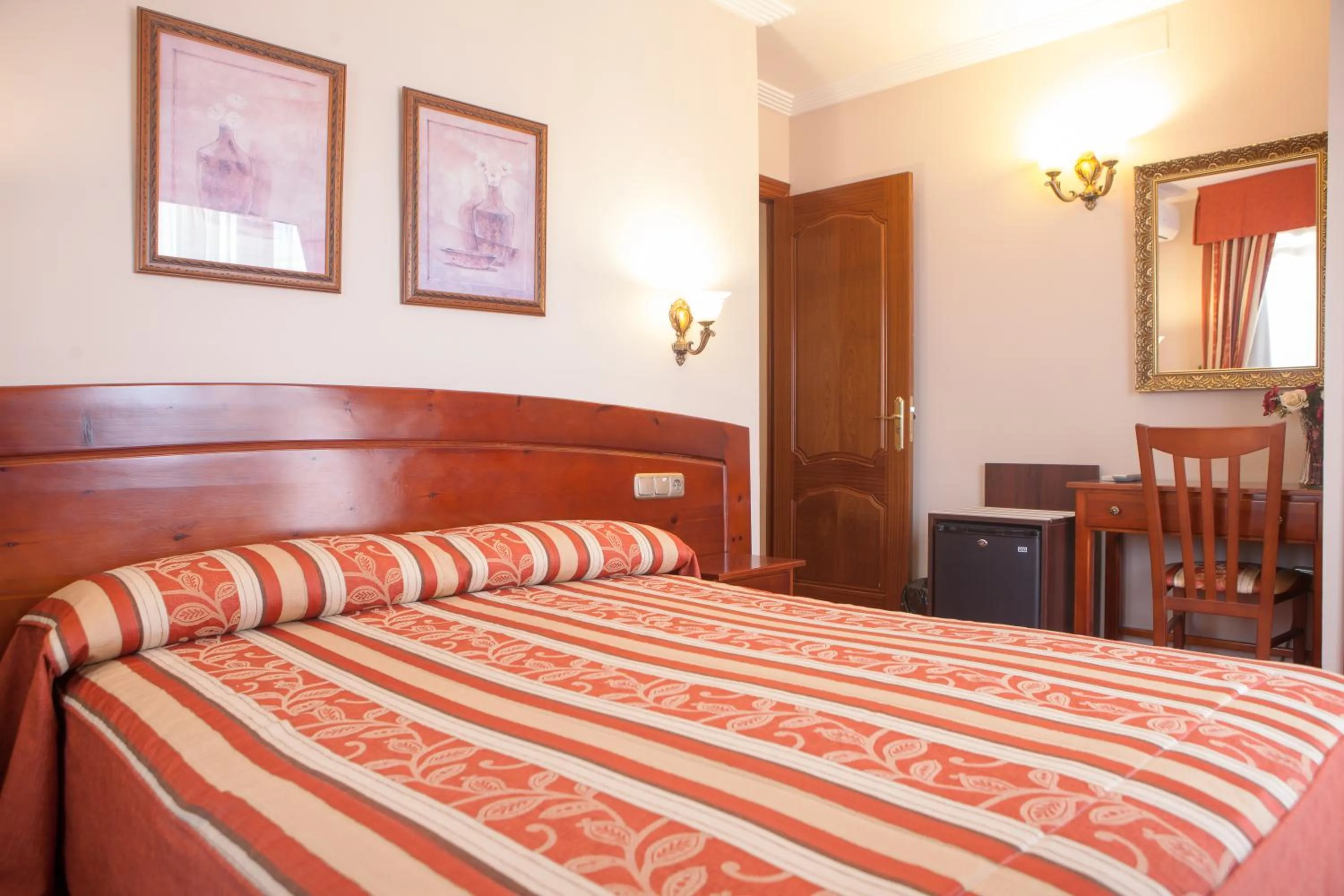 Bedroom, Bed in Hotel Alameda Málaga