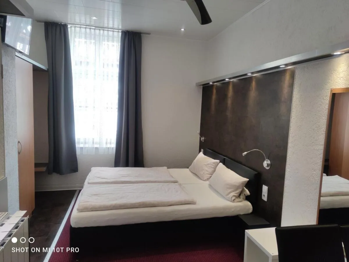 Bedroom, Bed in Hotel Corveyer Hof