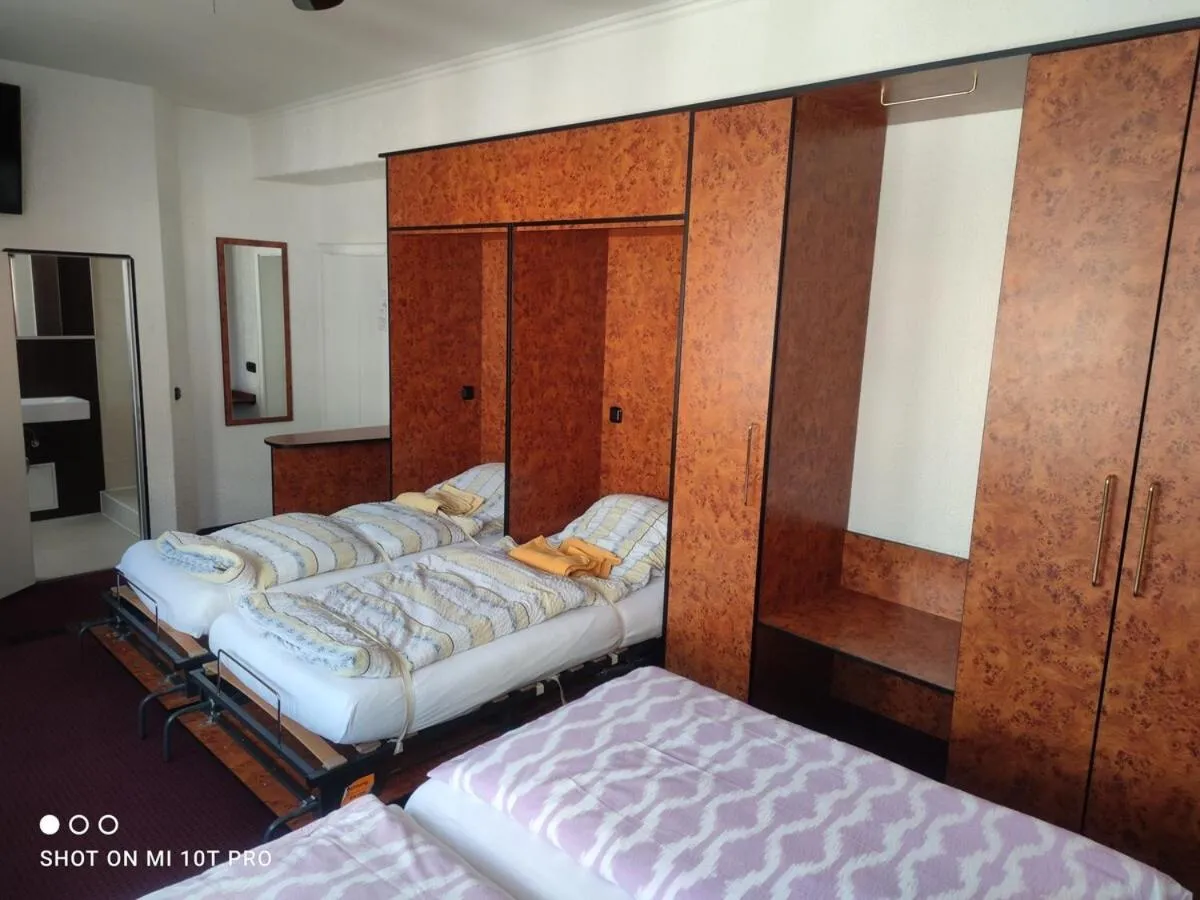 Bedroom, Bed in Hotel Corveyer Hof