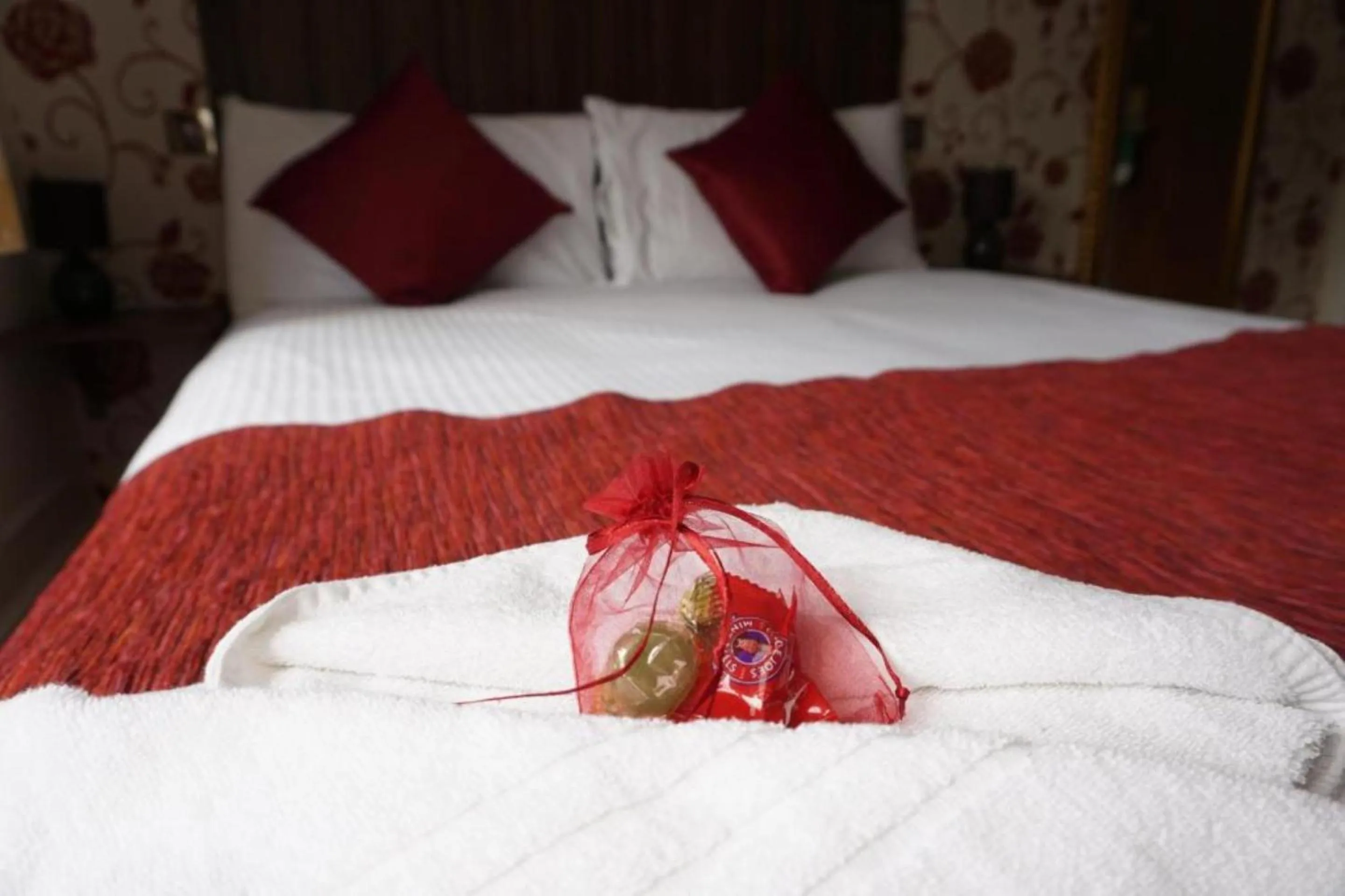 Bedroom, Bed in Broadfield Park Hotel