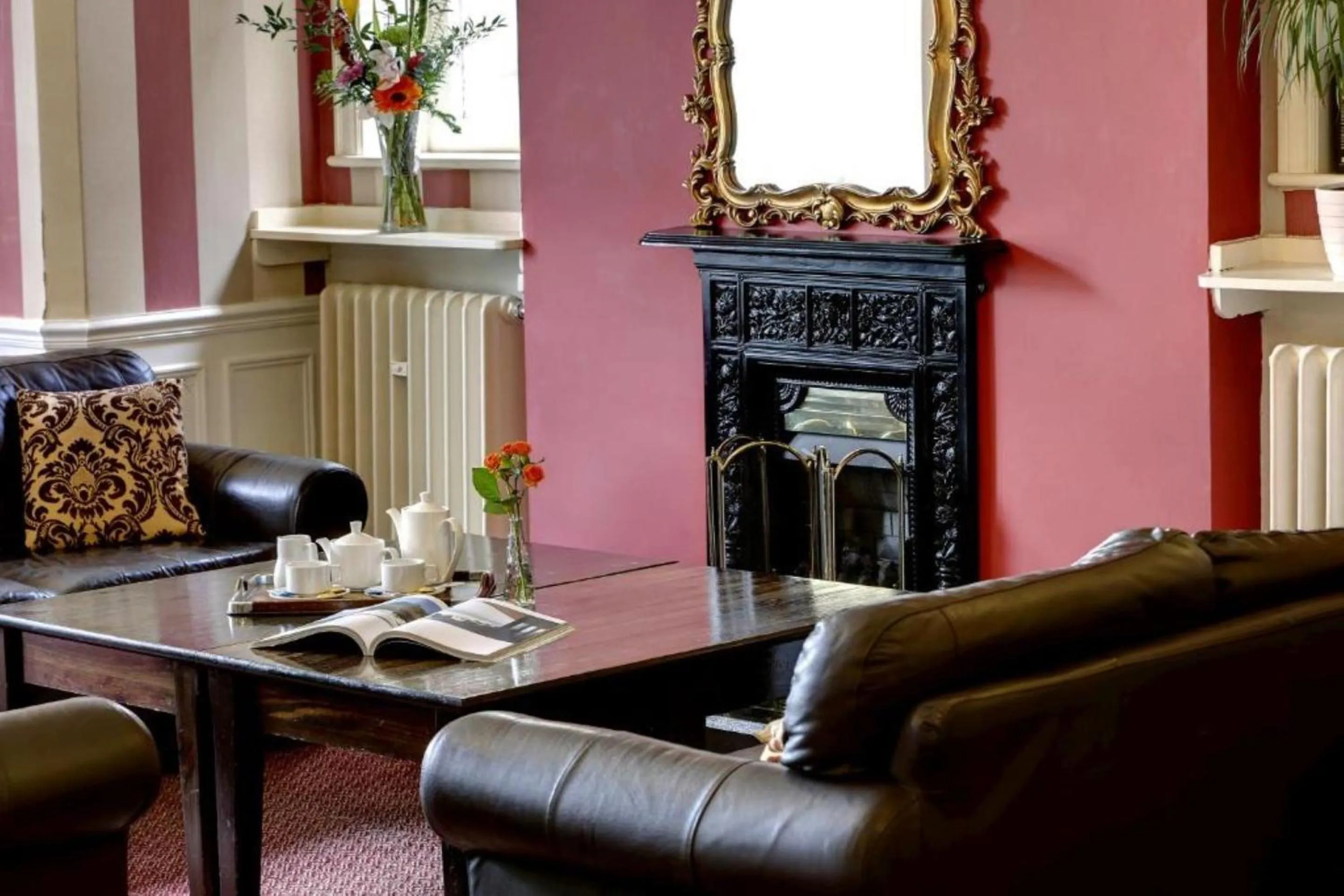 Lobby or reception in Broadfield Park Hotel