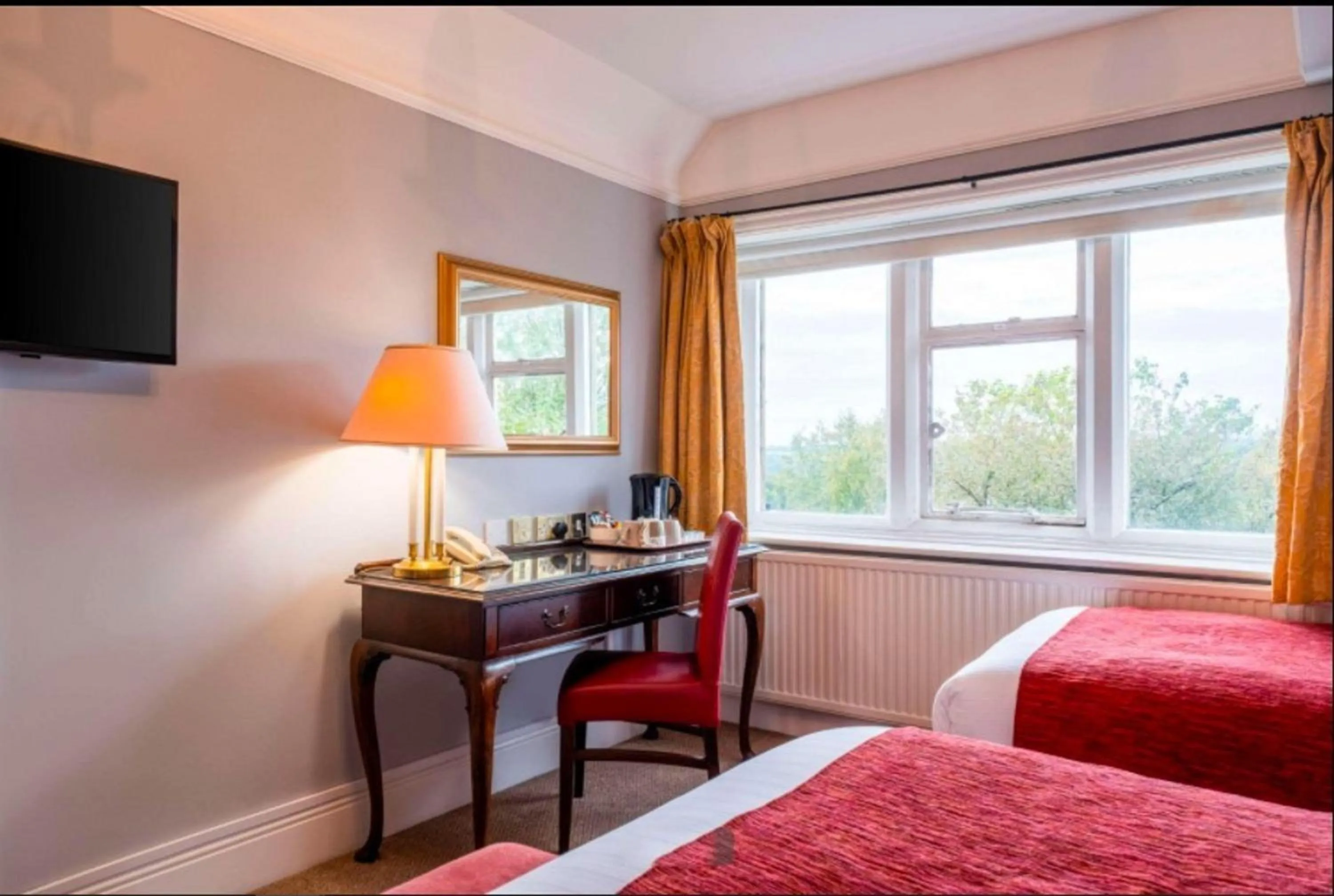 Bedroom, Bed in Broadfield Park Hotel