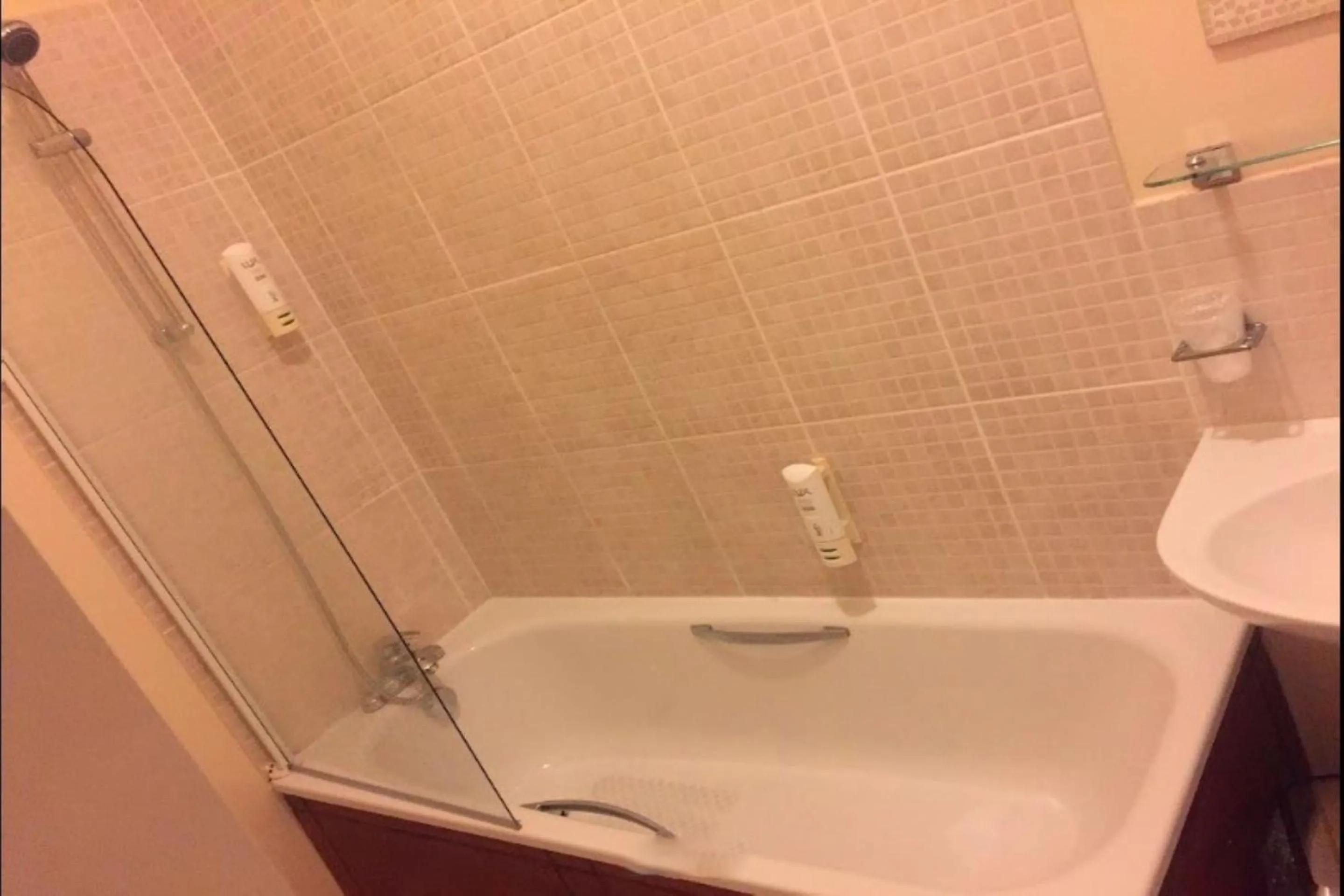 Bathroom in Broadfield Park Hotel