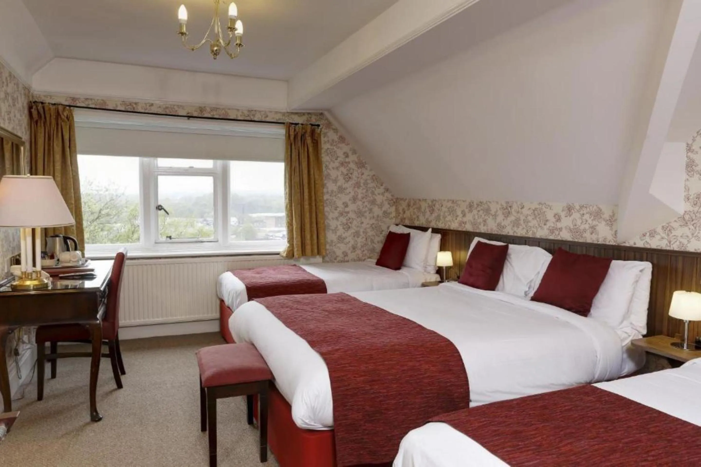 Bedroom, Bed in Broadfield Park Hotel