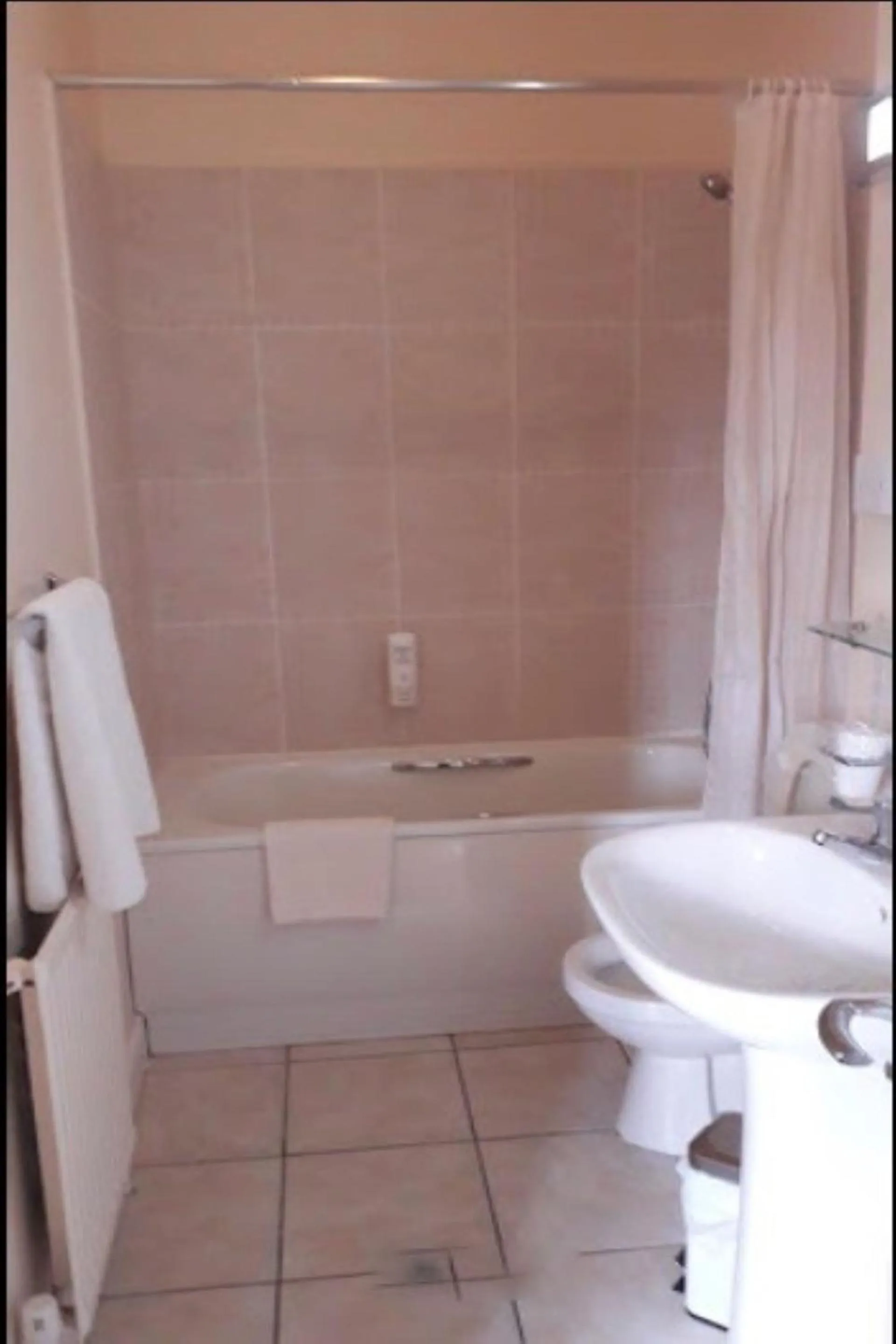 Bathroom in Broadfield Park Hotel