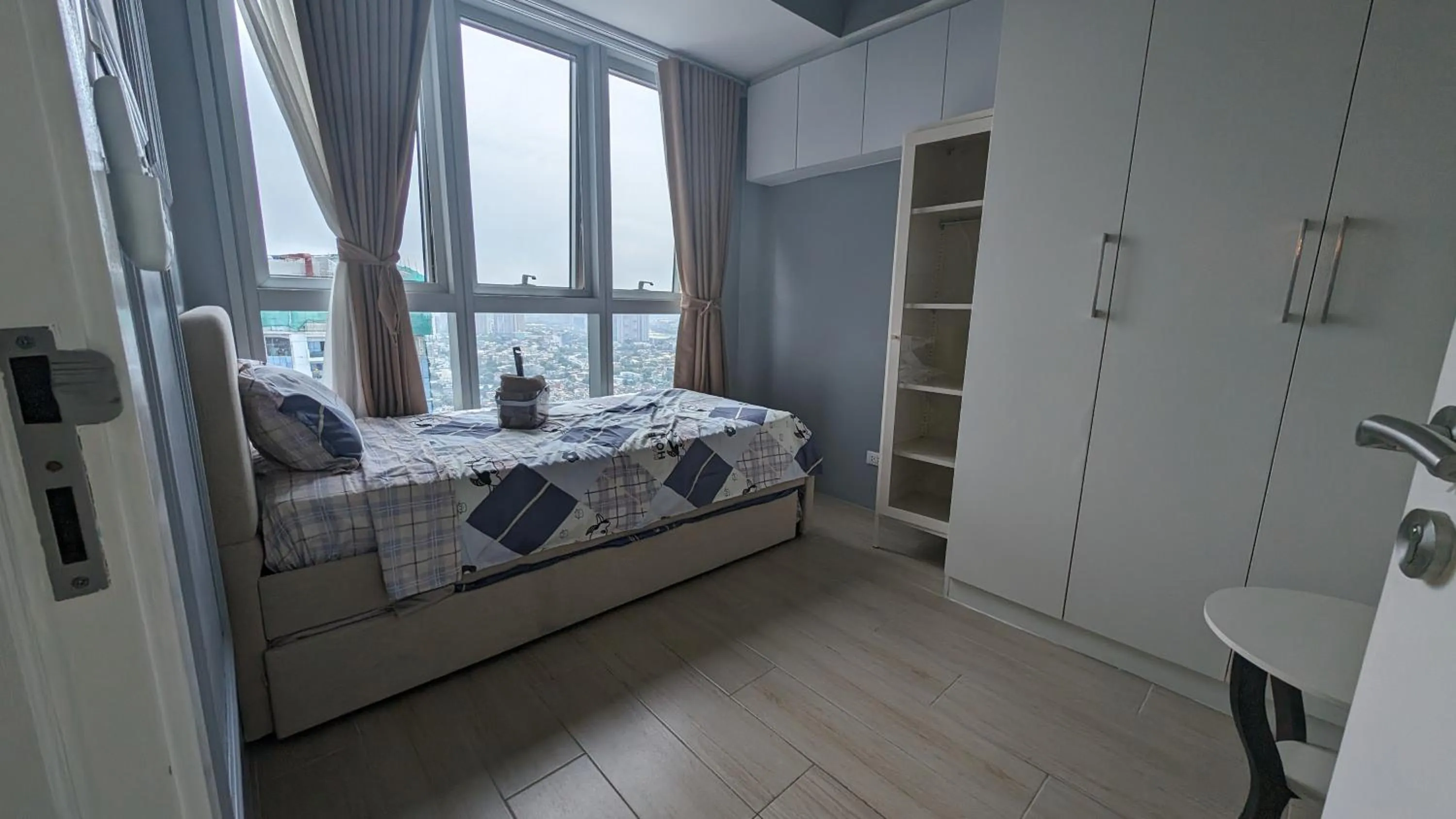 Bed in EG Private House -BGC UPTOWN