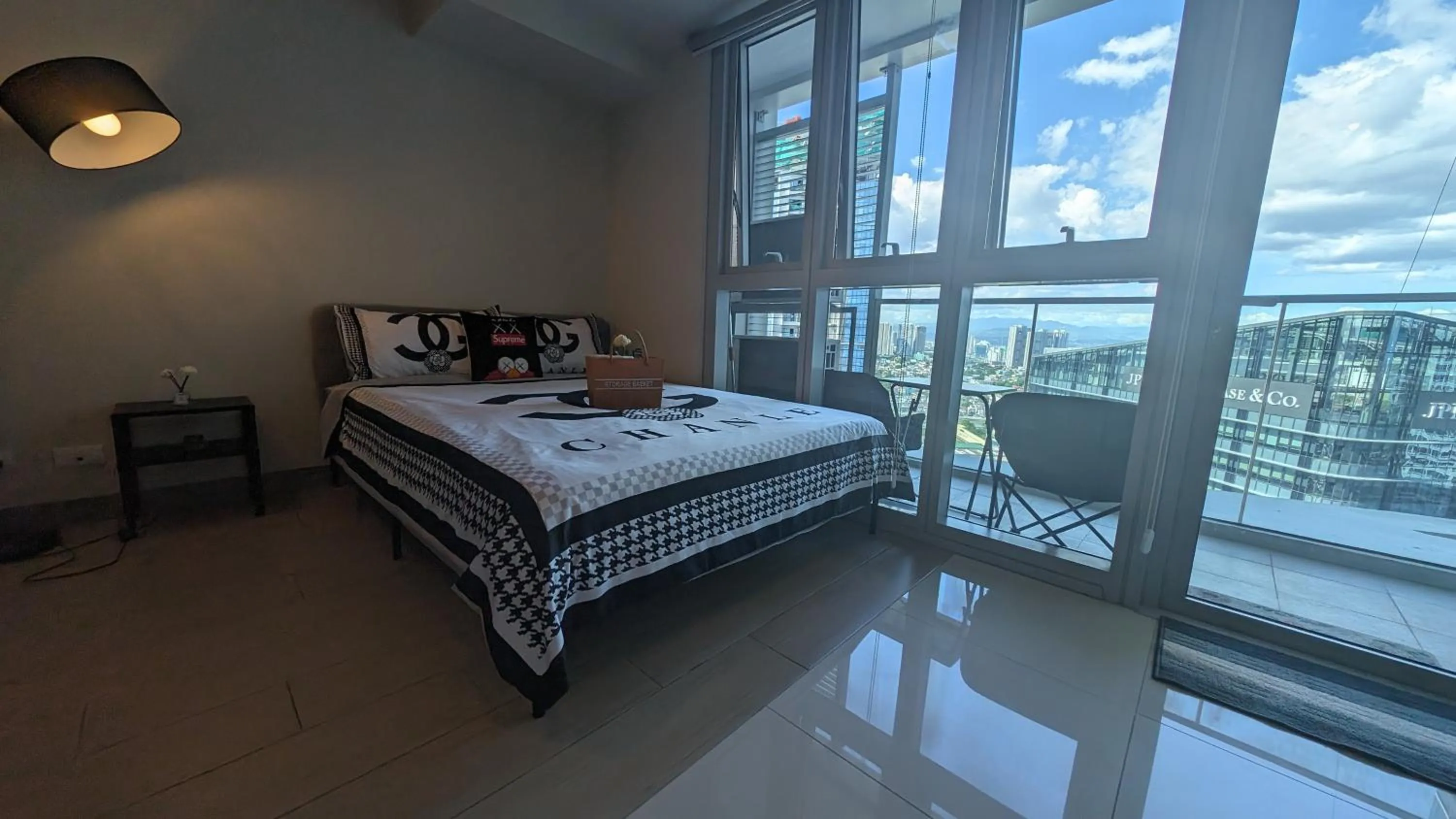 Bed in EG Private House -BGC UPTOWN
