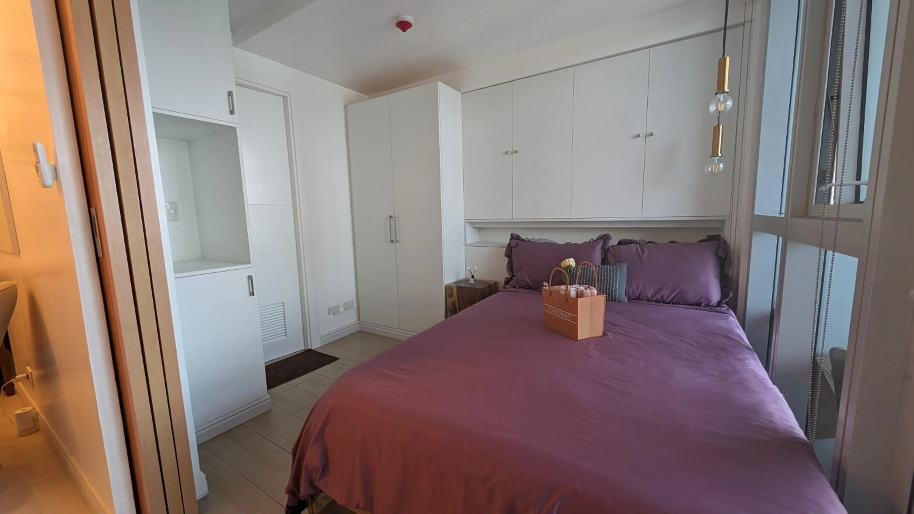 Bed in EG Private House -BGC UPTOWN