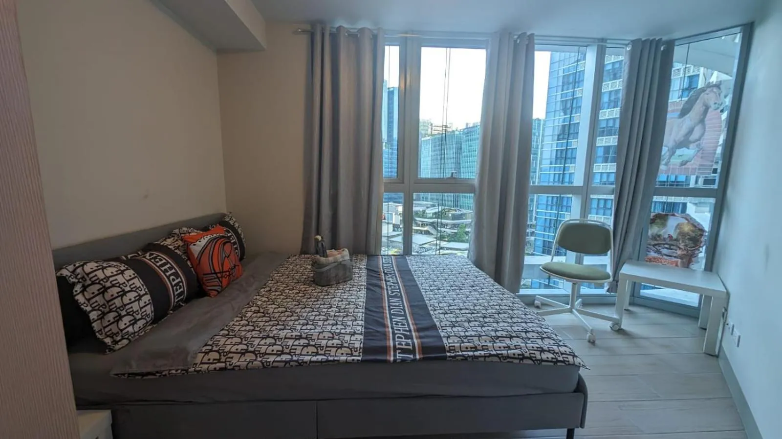 Bed in EG Private House -BGC UPTOWN