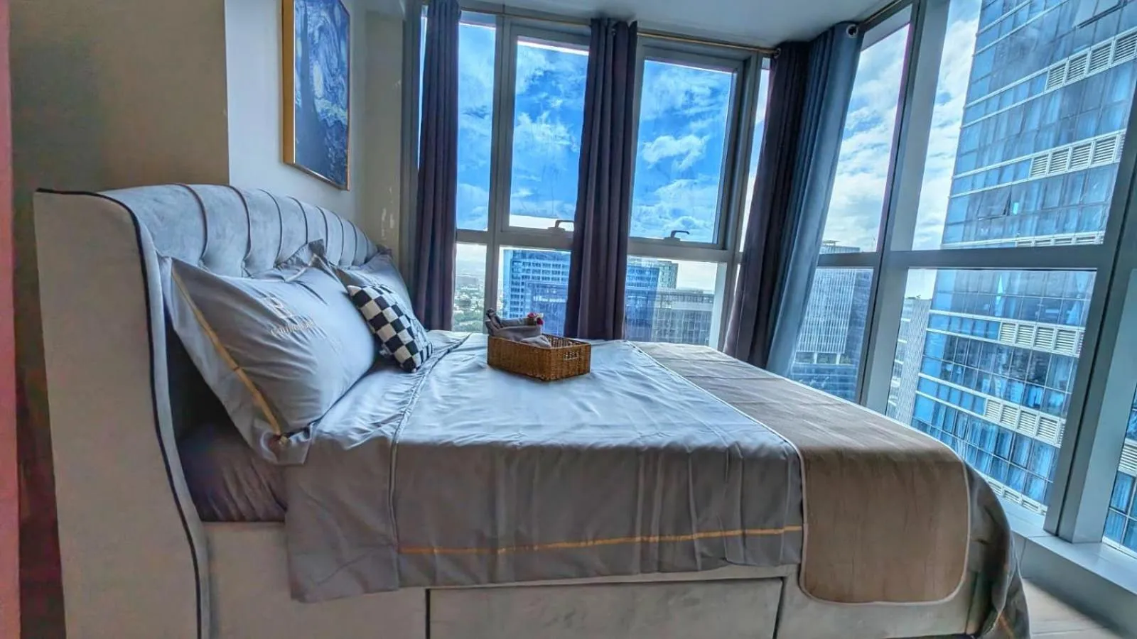 Bed in EG Private House -BGC UPTOWN