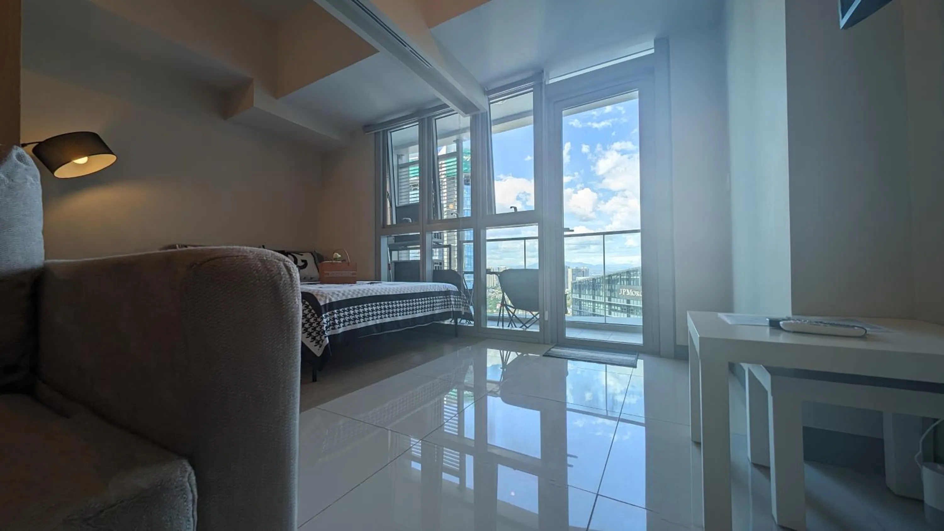 Bed in EG Private House -BGC UPTOWN