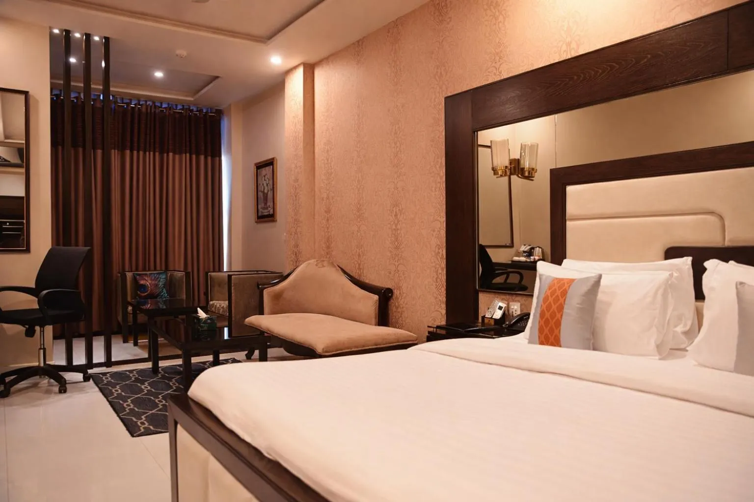 Bed in Best Western Faisalabad