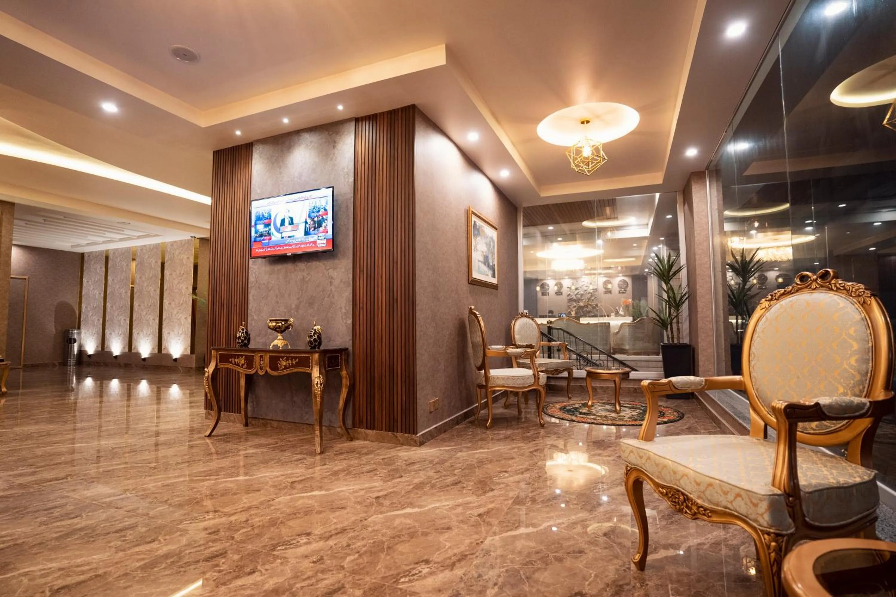 Lobby or reception in Best Western Faisalabad