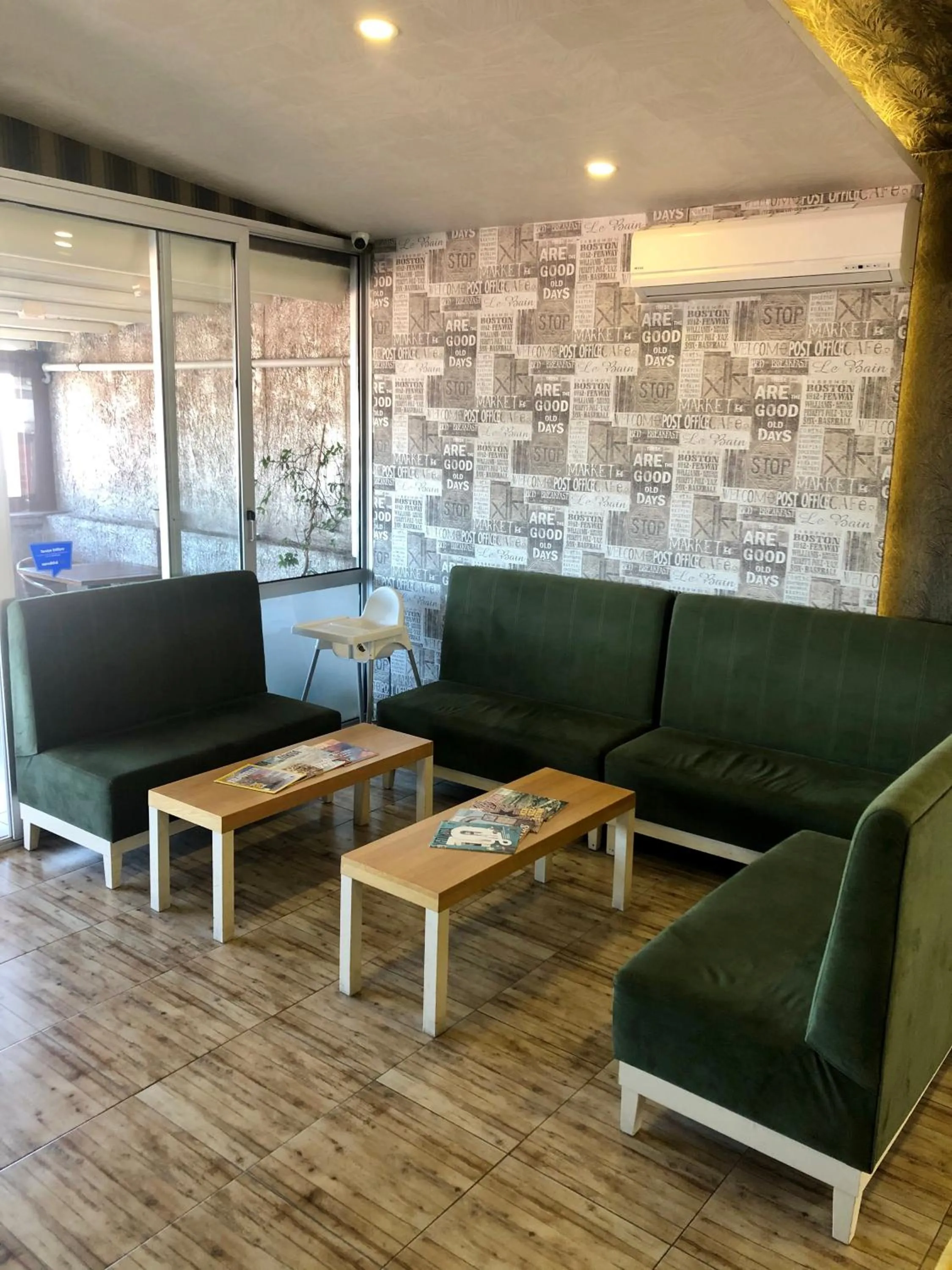 Restaurant/places to eat in Era Palace Hotel