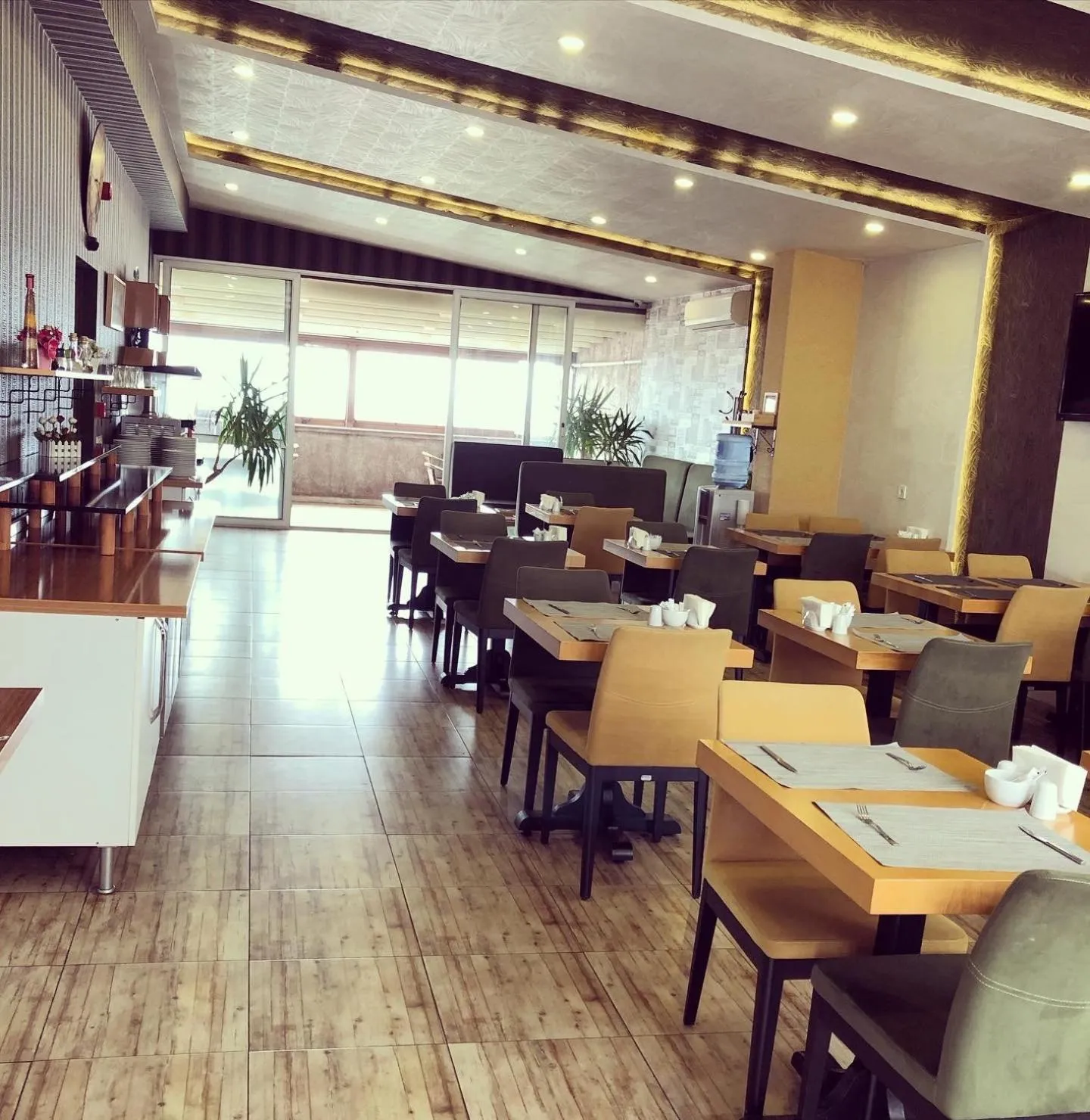 Restaurant/places to eat in Era Palace Hotel