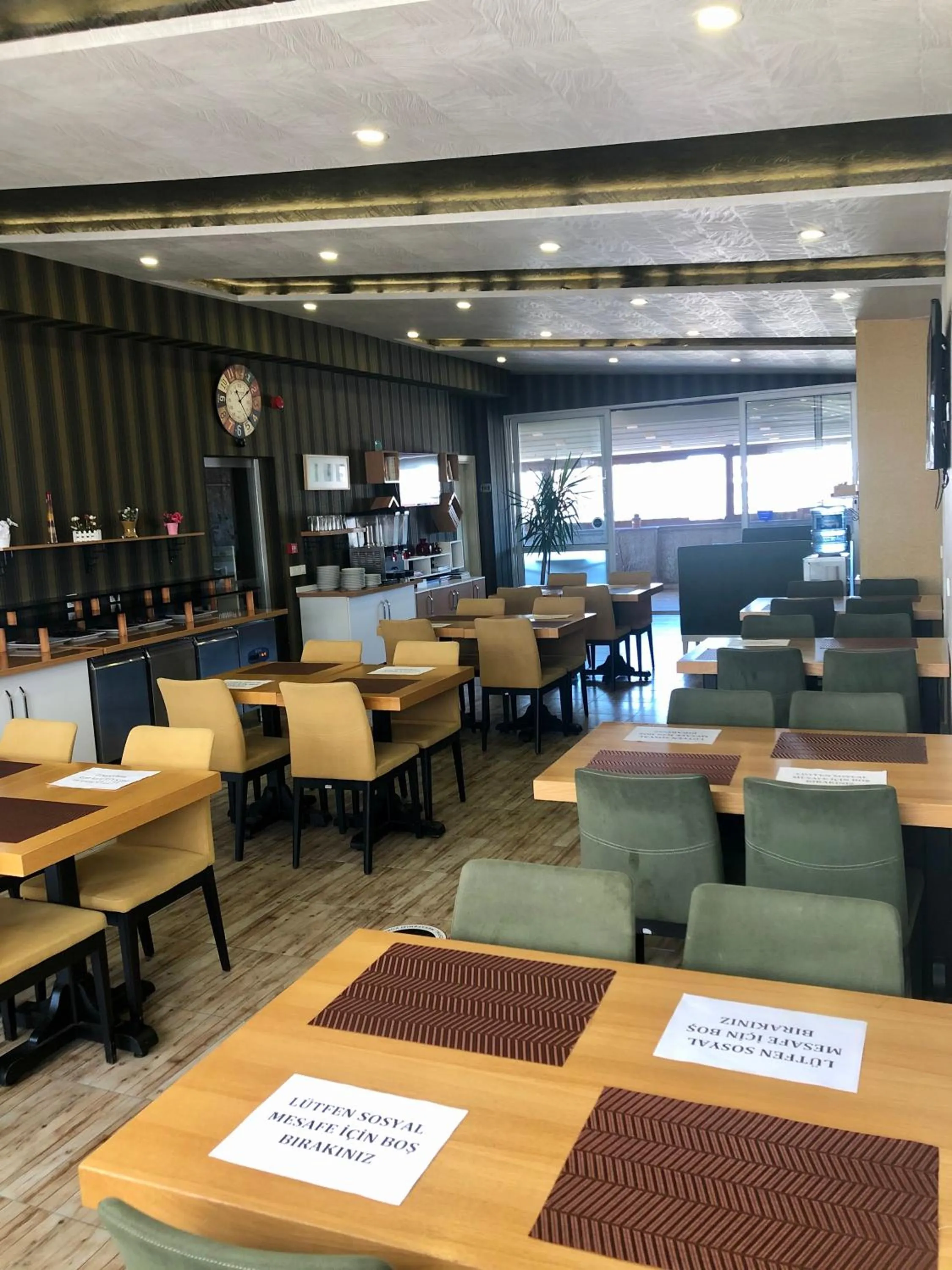 Restaurant/places to eat in Era Palace Hotel