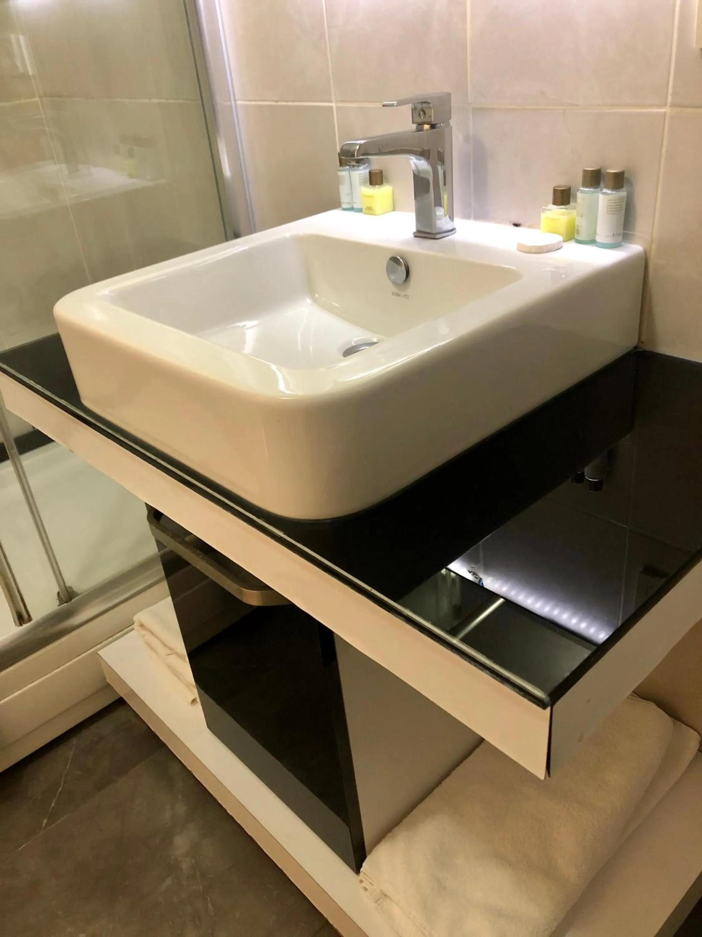 Bathroom in Era Palace Hotel