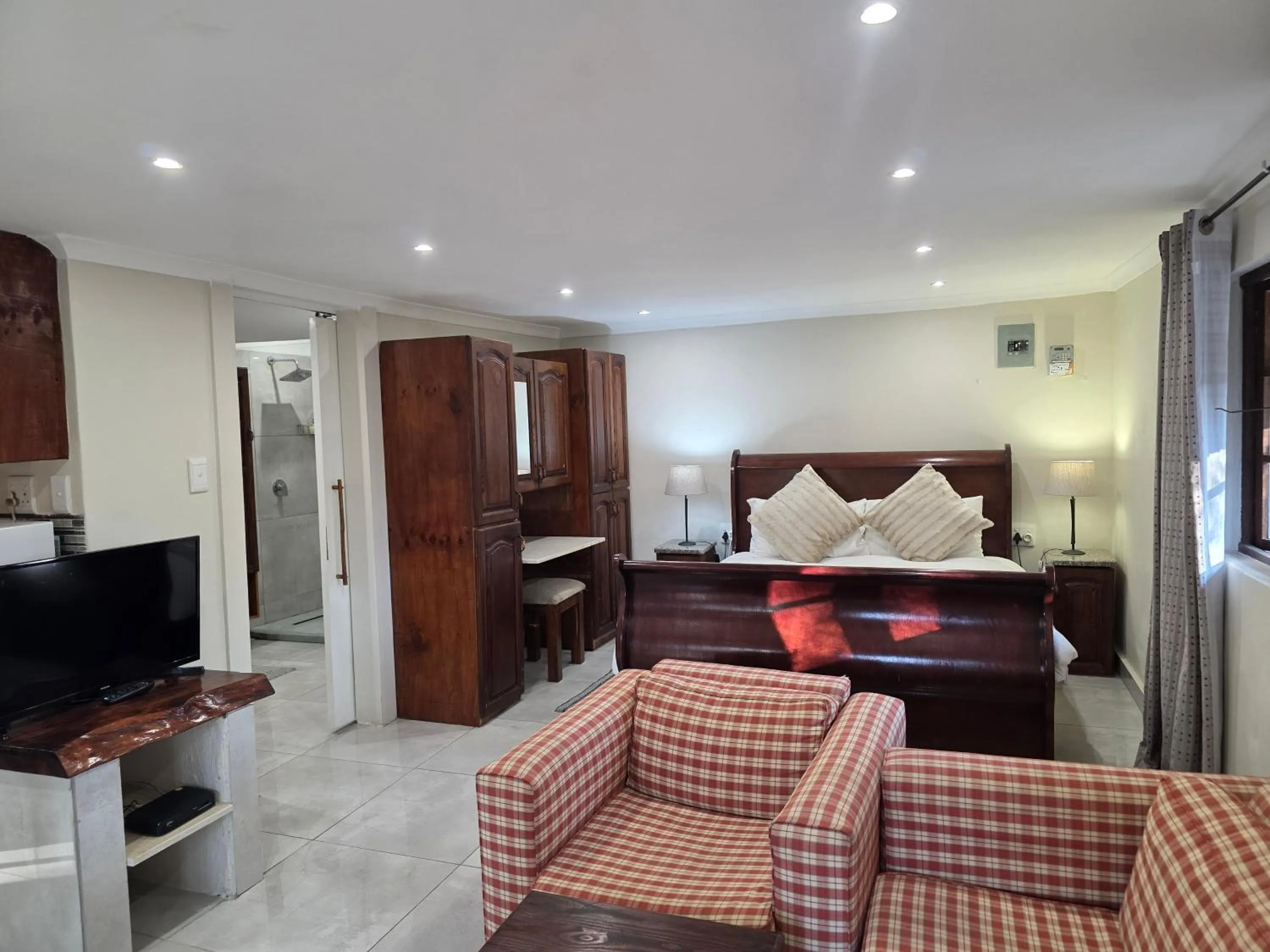 Bed in Waterford Manor