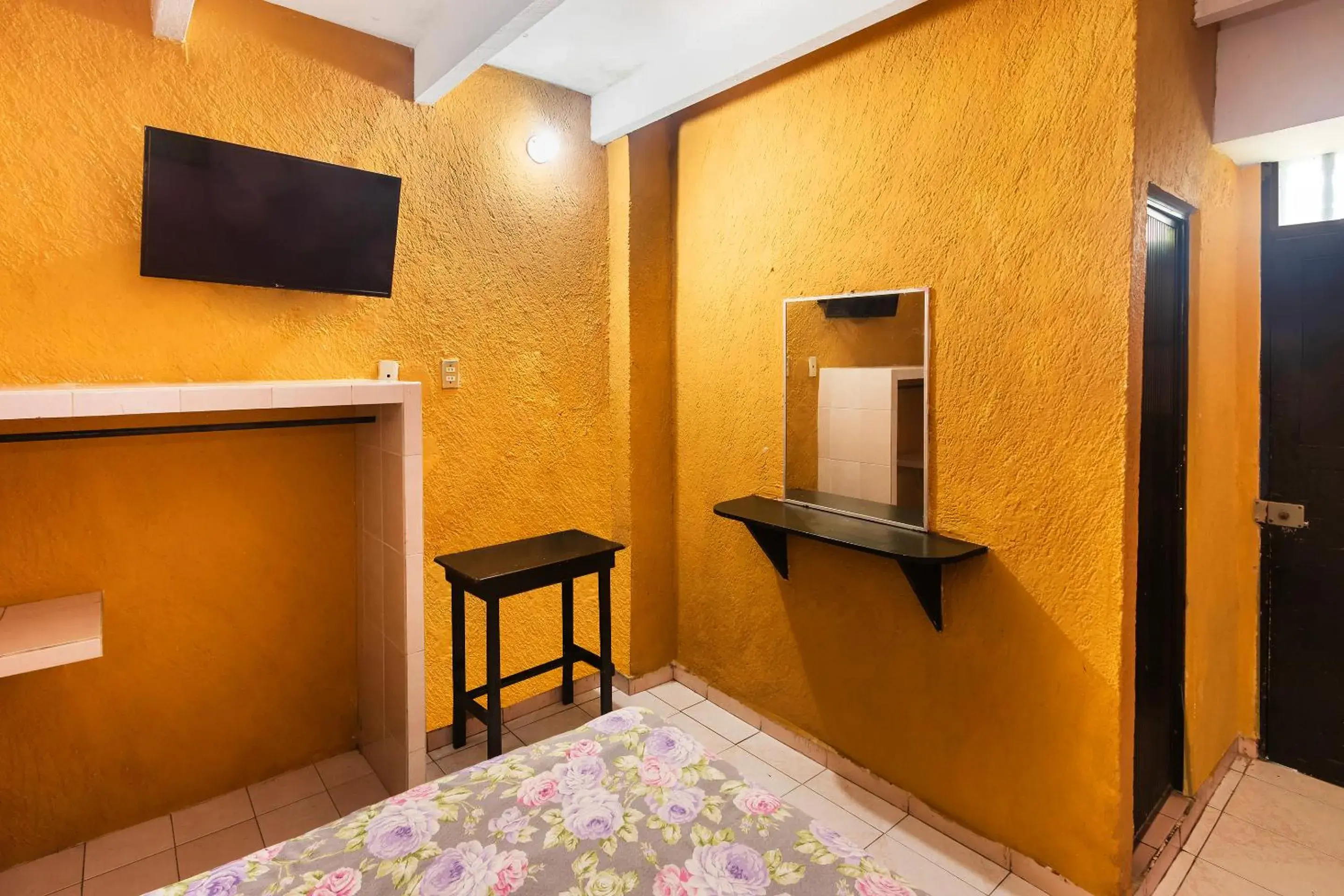 Standard Double Room in OYO Hotel San Martin Standard Double Room in OYO Hotel San Martin