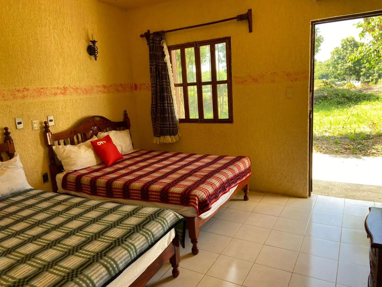 Photo of the whole room, Bed in Rancho Hotel El Carmen