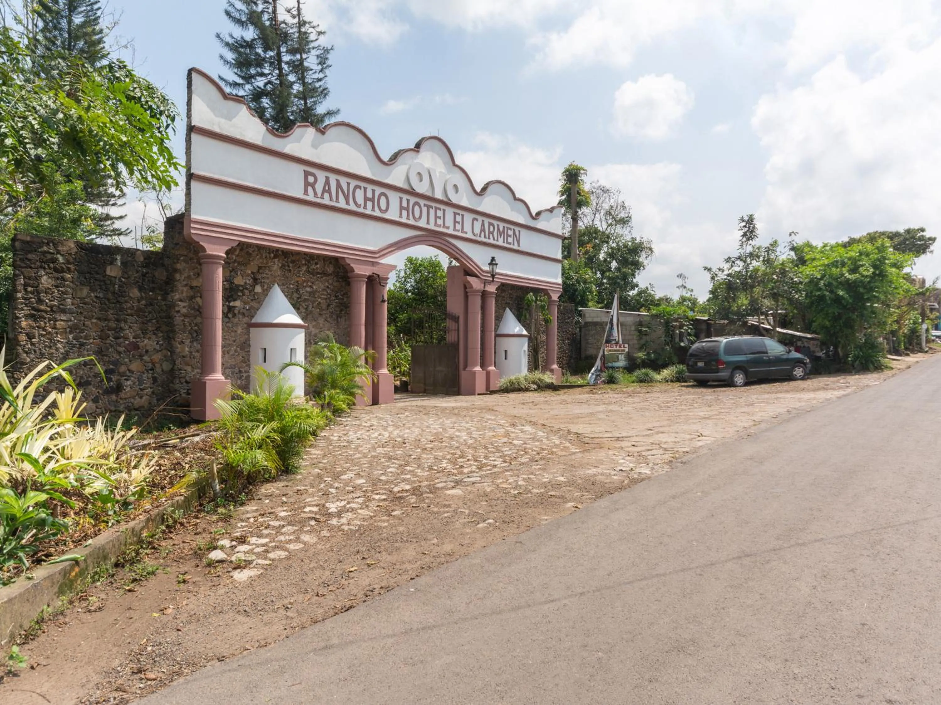 Property Building in Rancho Hotel El Carmen