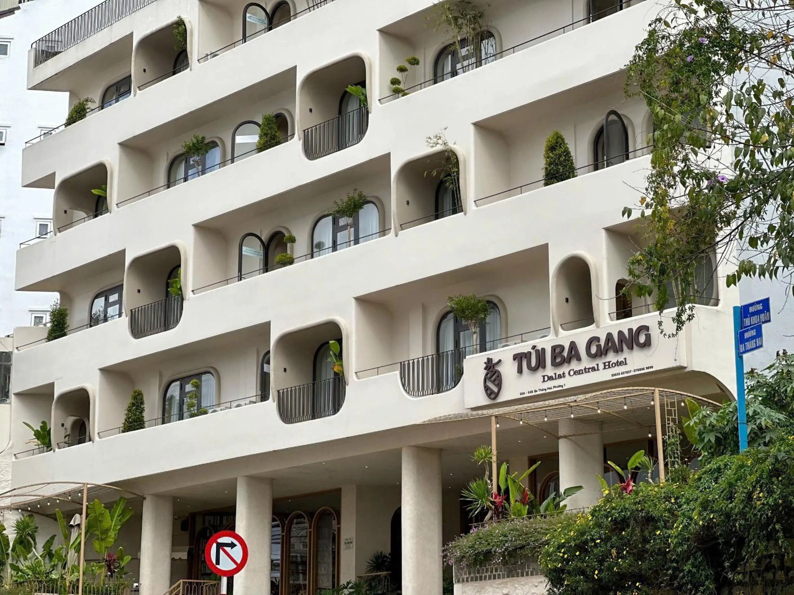 Property building in Túi Ba Gang Central Hotel