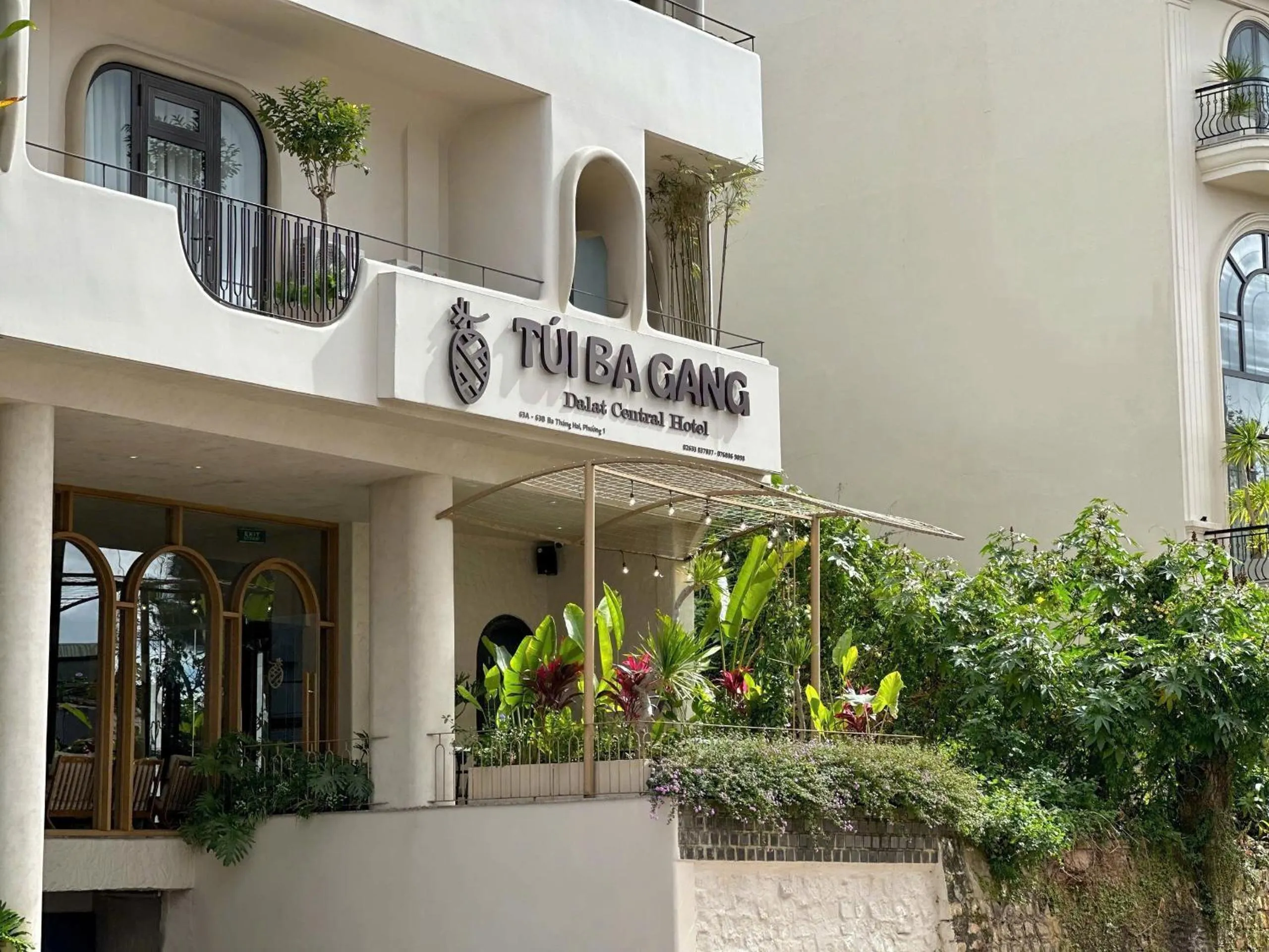 Property building in Túi Ba Gang Central Hotel