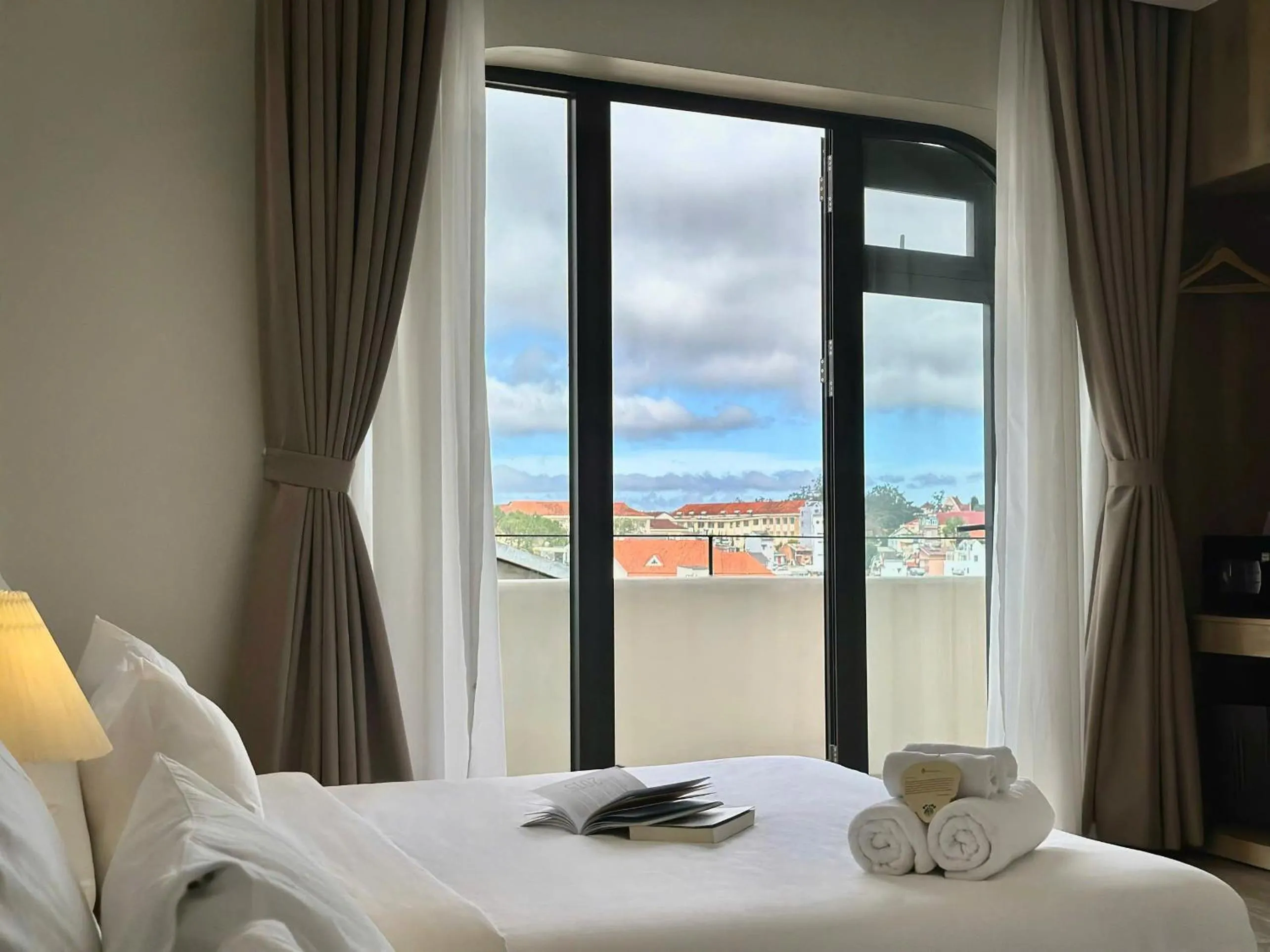 Balcony/Terrace, Bed in Túi Ba Gang Central Hotel