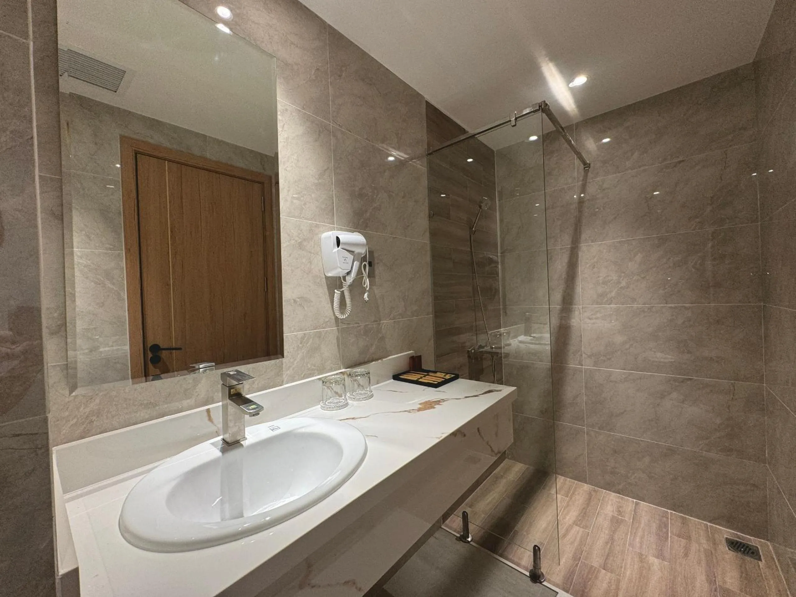 Shower in Túi Ba Gang Central Hotel