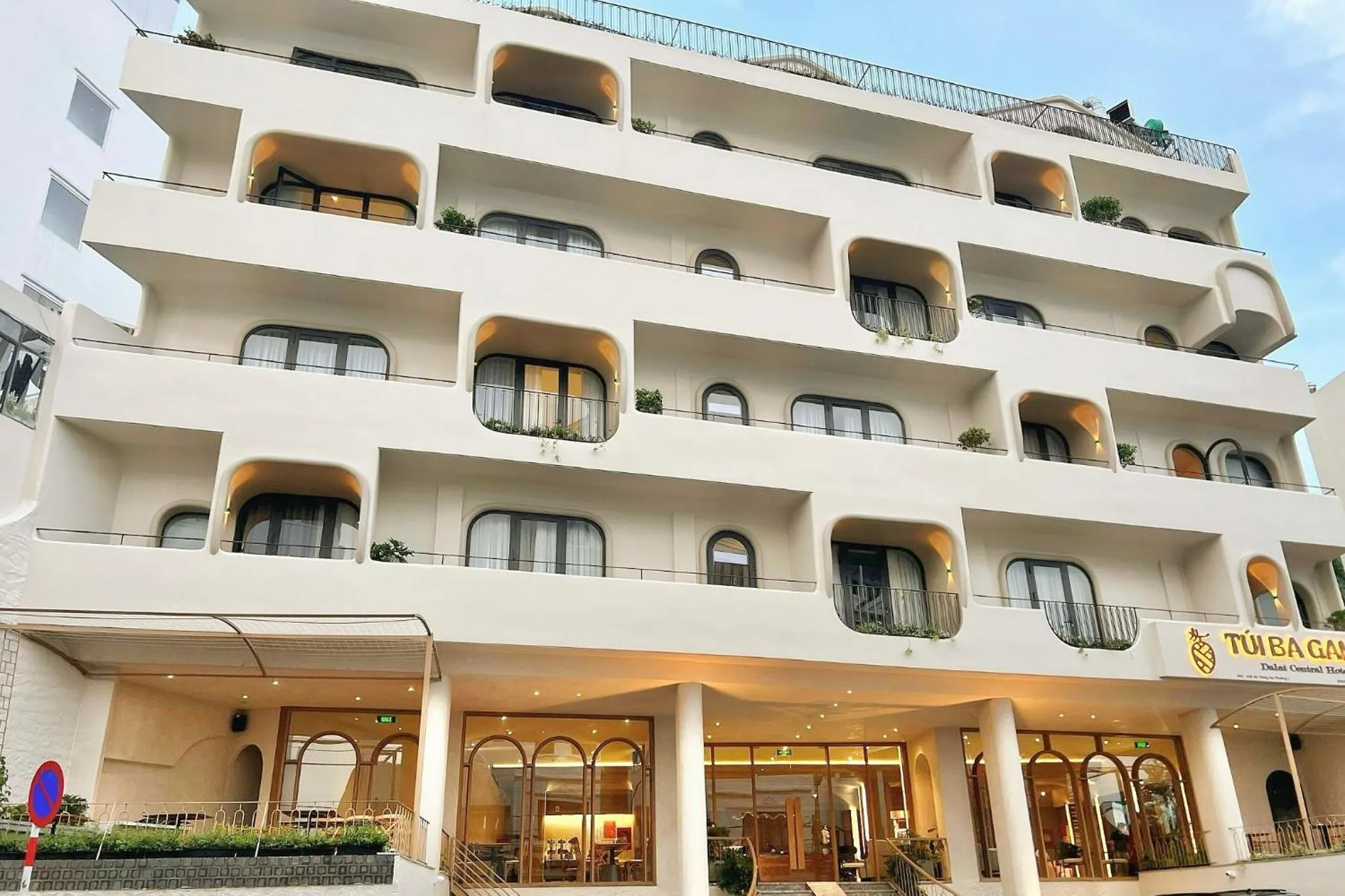Property building in Túi Ba Gang Central Hotel