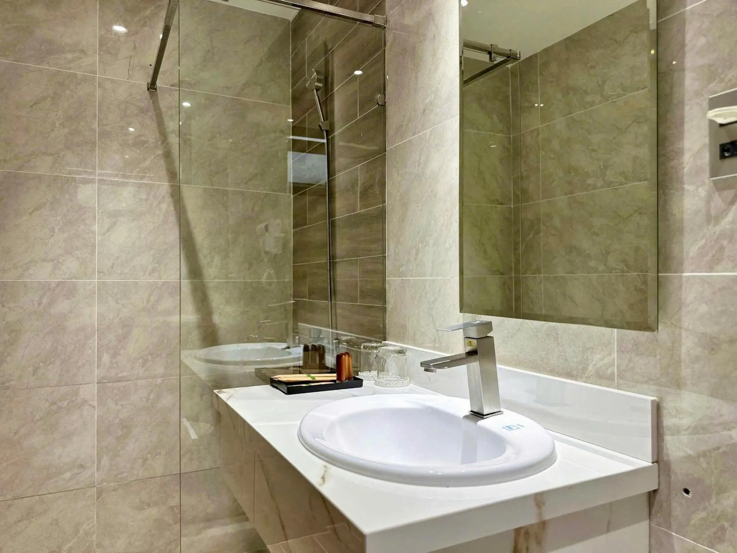 Shower in Túi Ba Gang Central Hotel