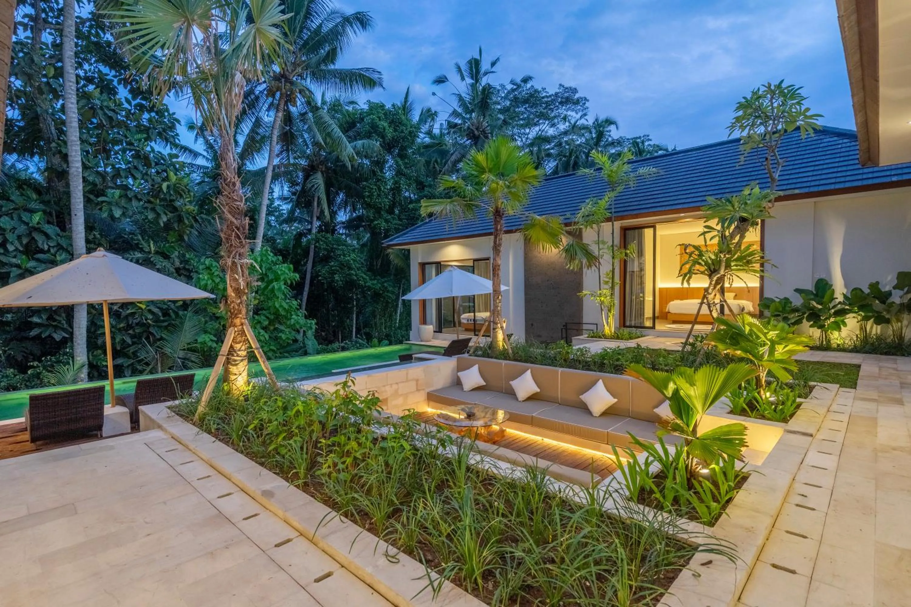 Night in Villa Talun by GORO