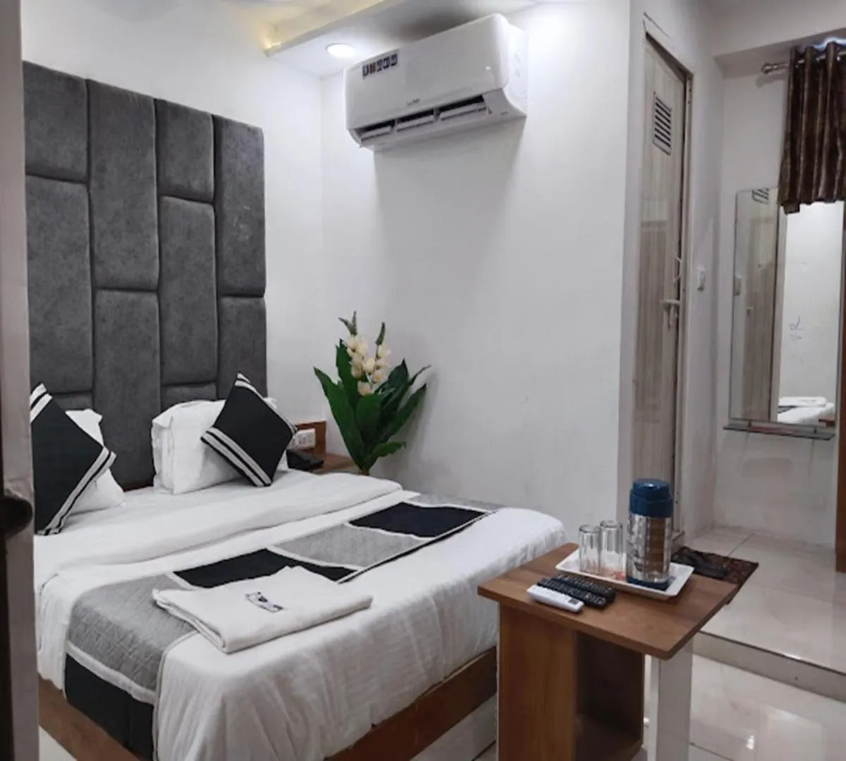 Photo of the whole room in Galaxy Inn Hotel