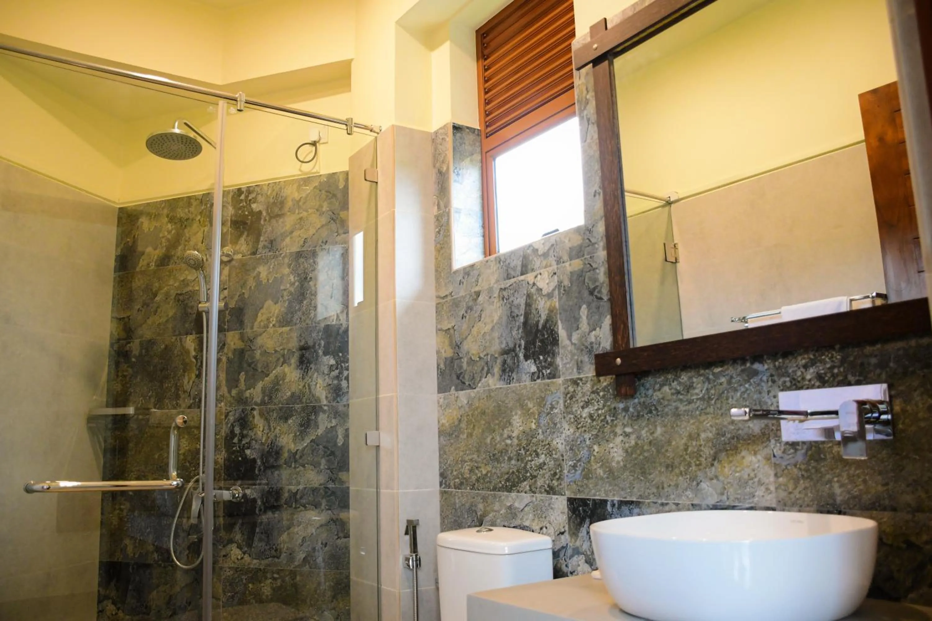 Shower in Fortwill City Hotel