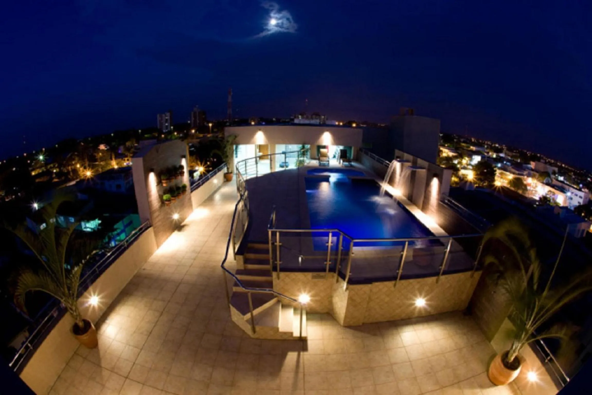 Night in Hotel Bahamas