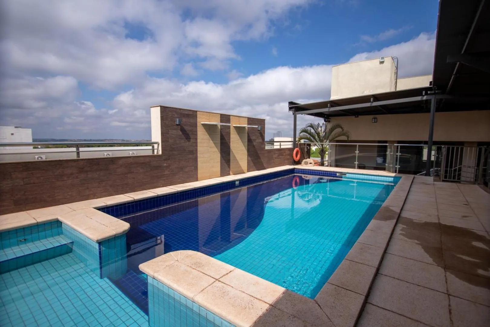 Swimming pool in Hotel Bahamas