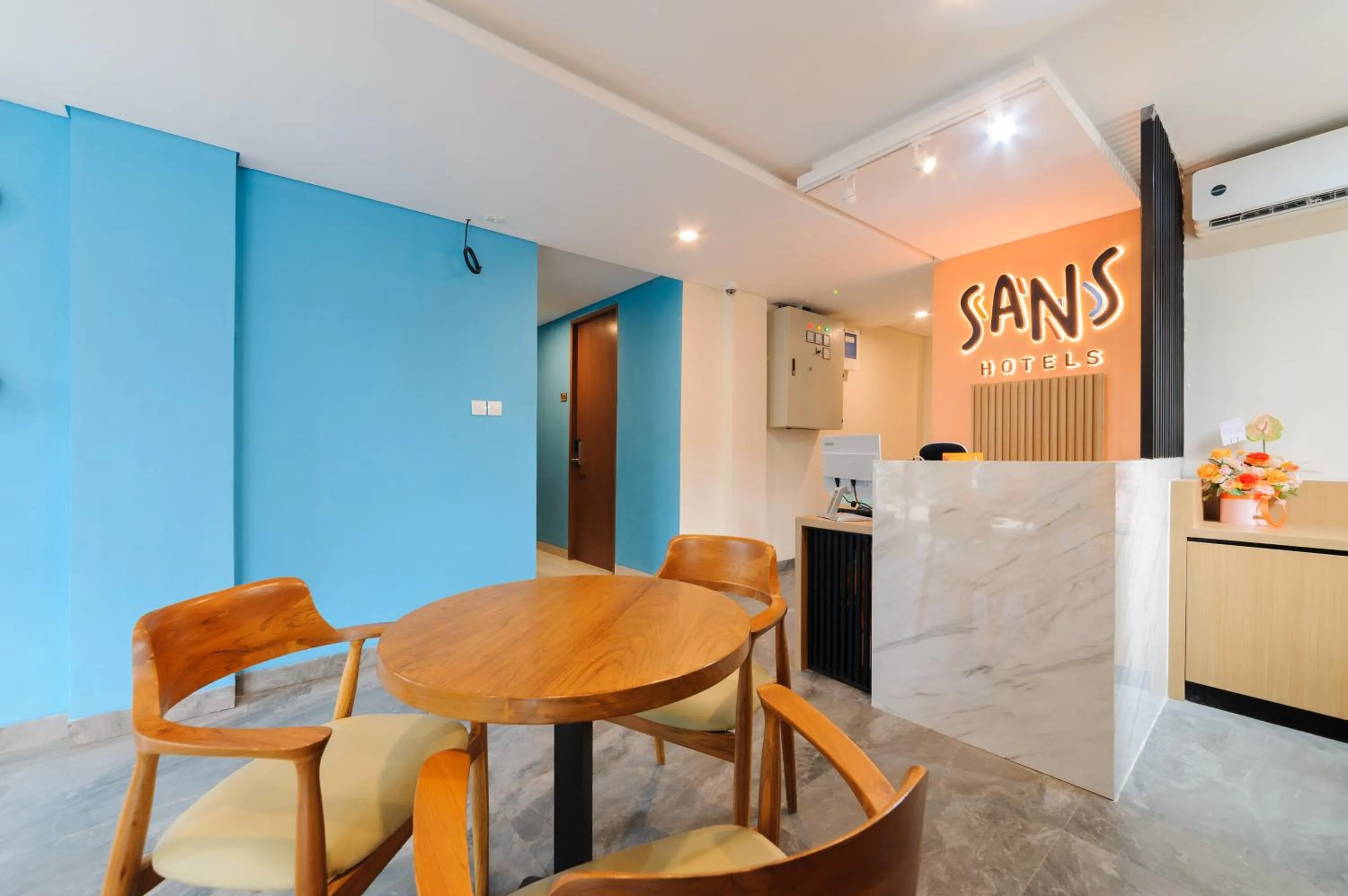 Lobby or reception in Sans Hotel Pesona Bekasi